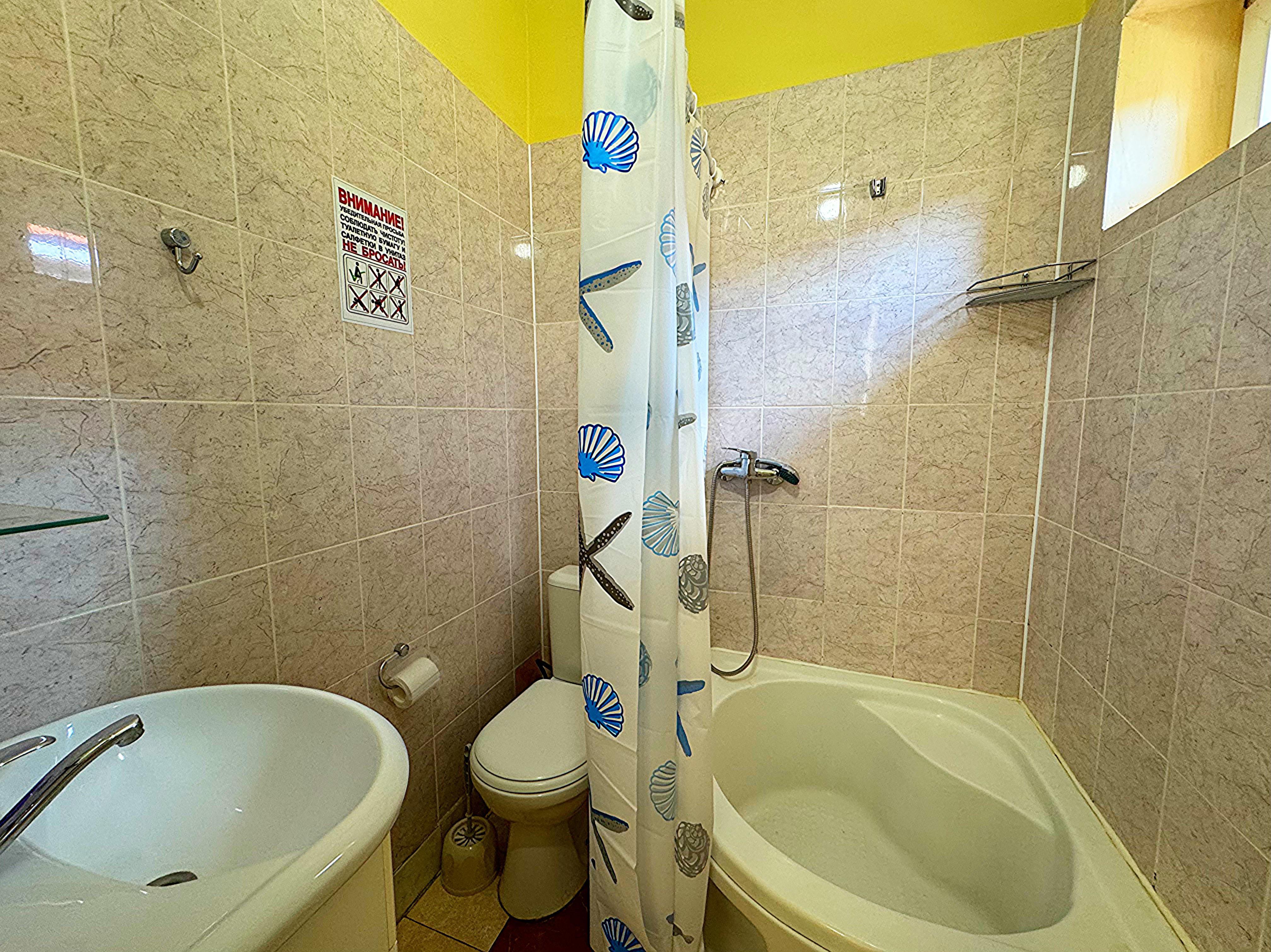 Двухместный номер с 1 кроватью или 2 отдельными кроватями и дополнительной кроватью