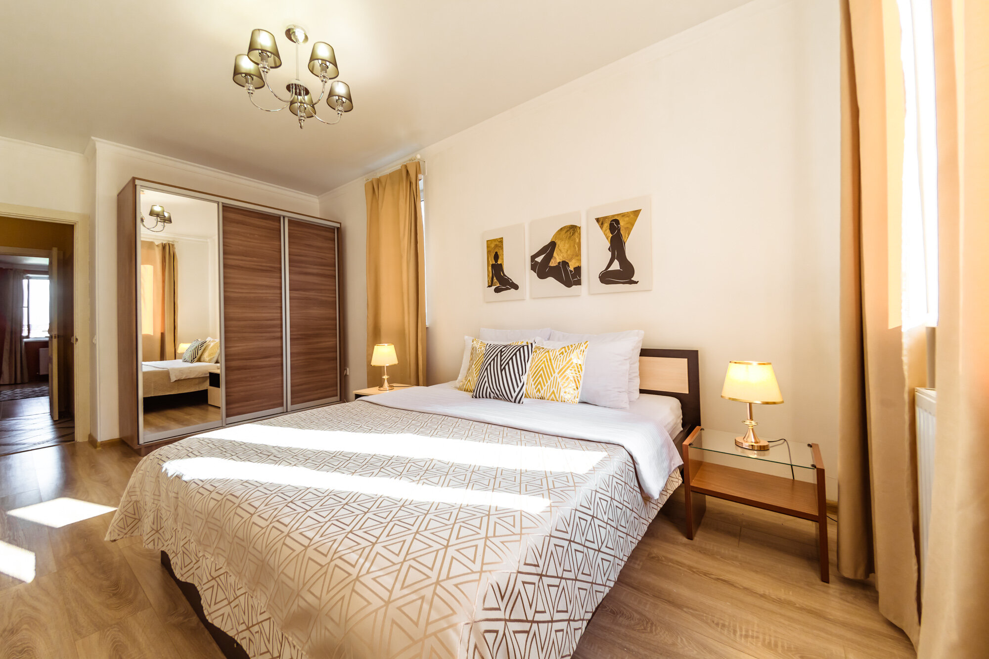 Семейный номер с видом на озеро