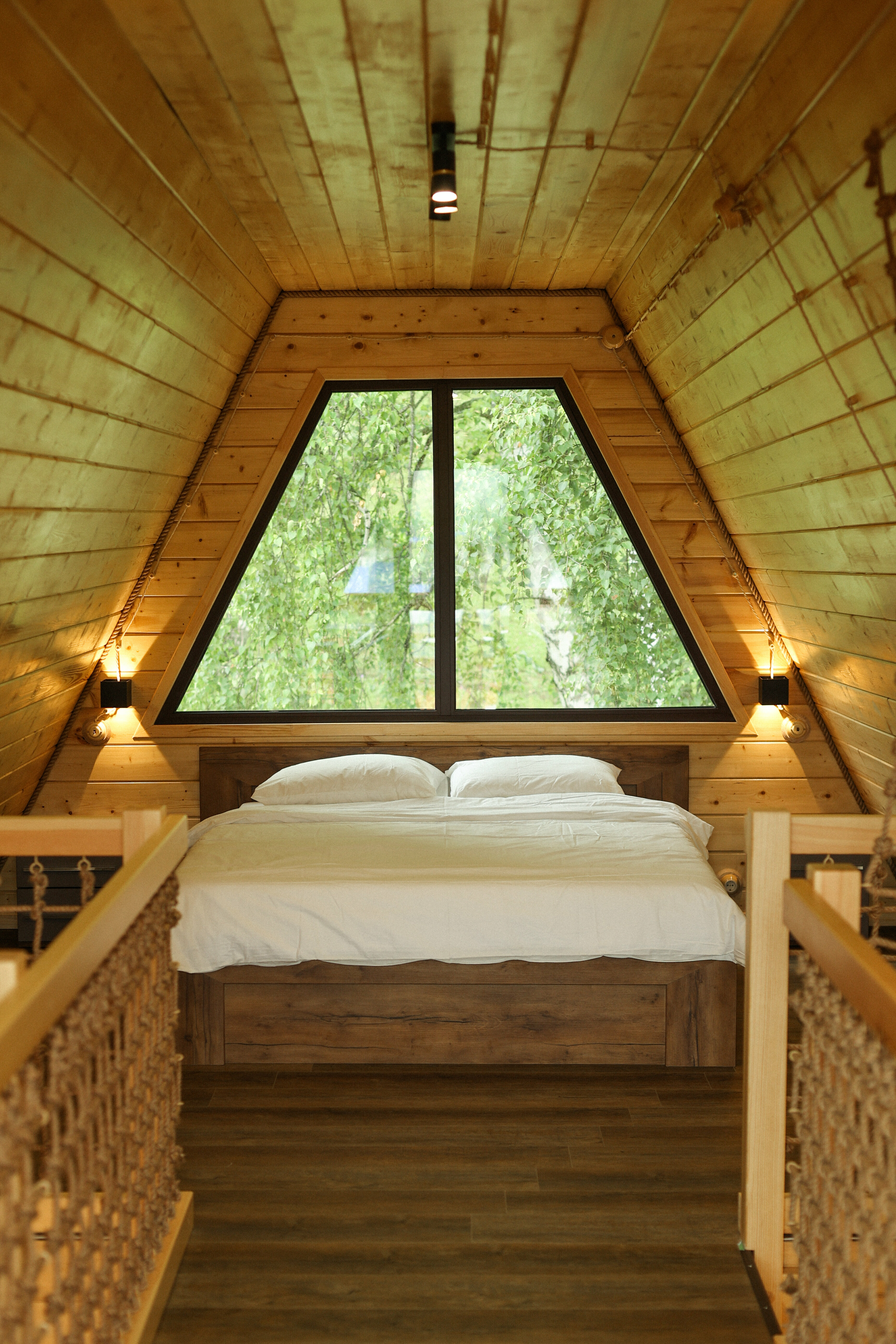 Дом с балконом