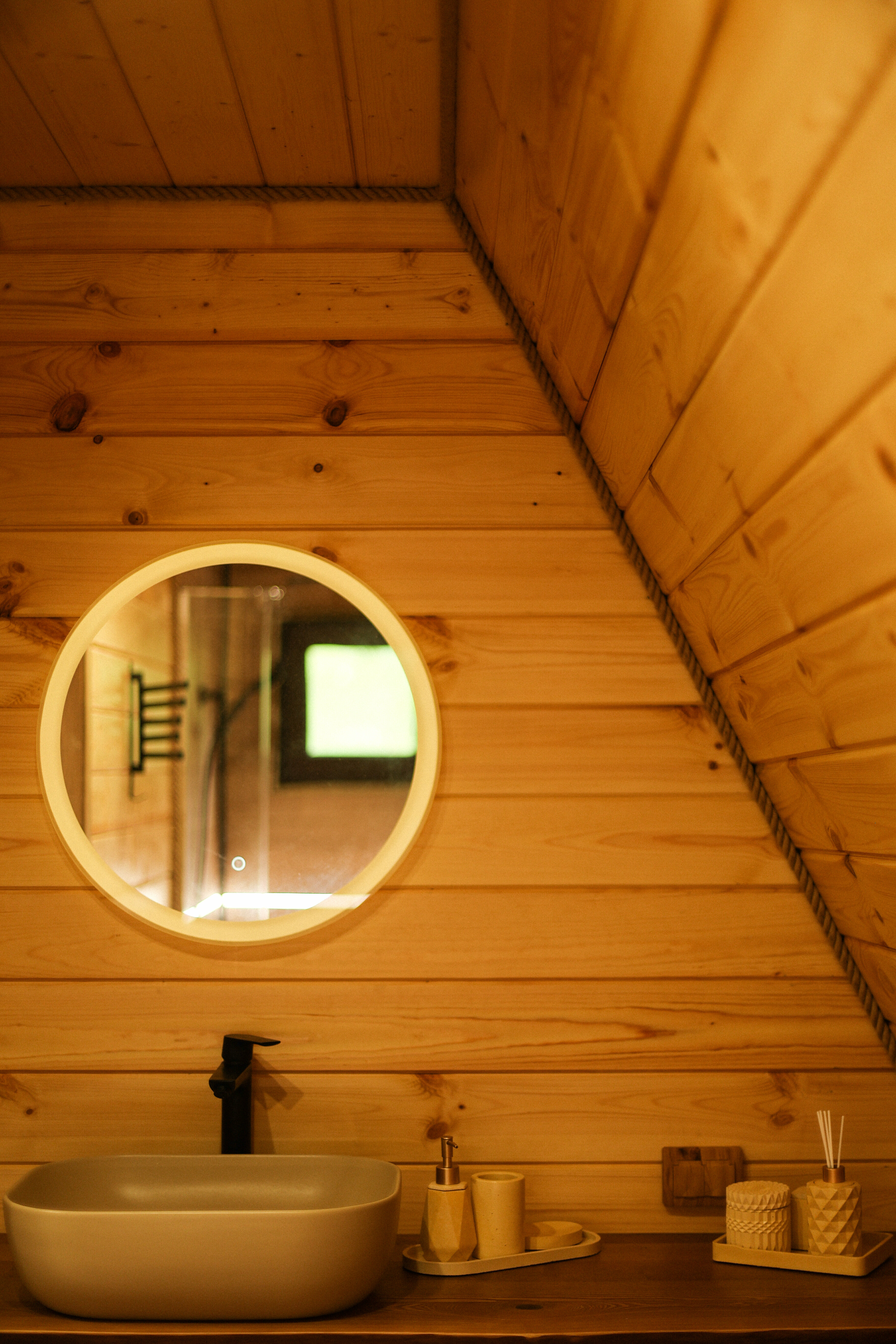 Дом с балконом