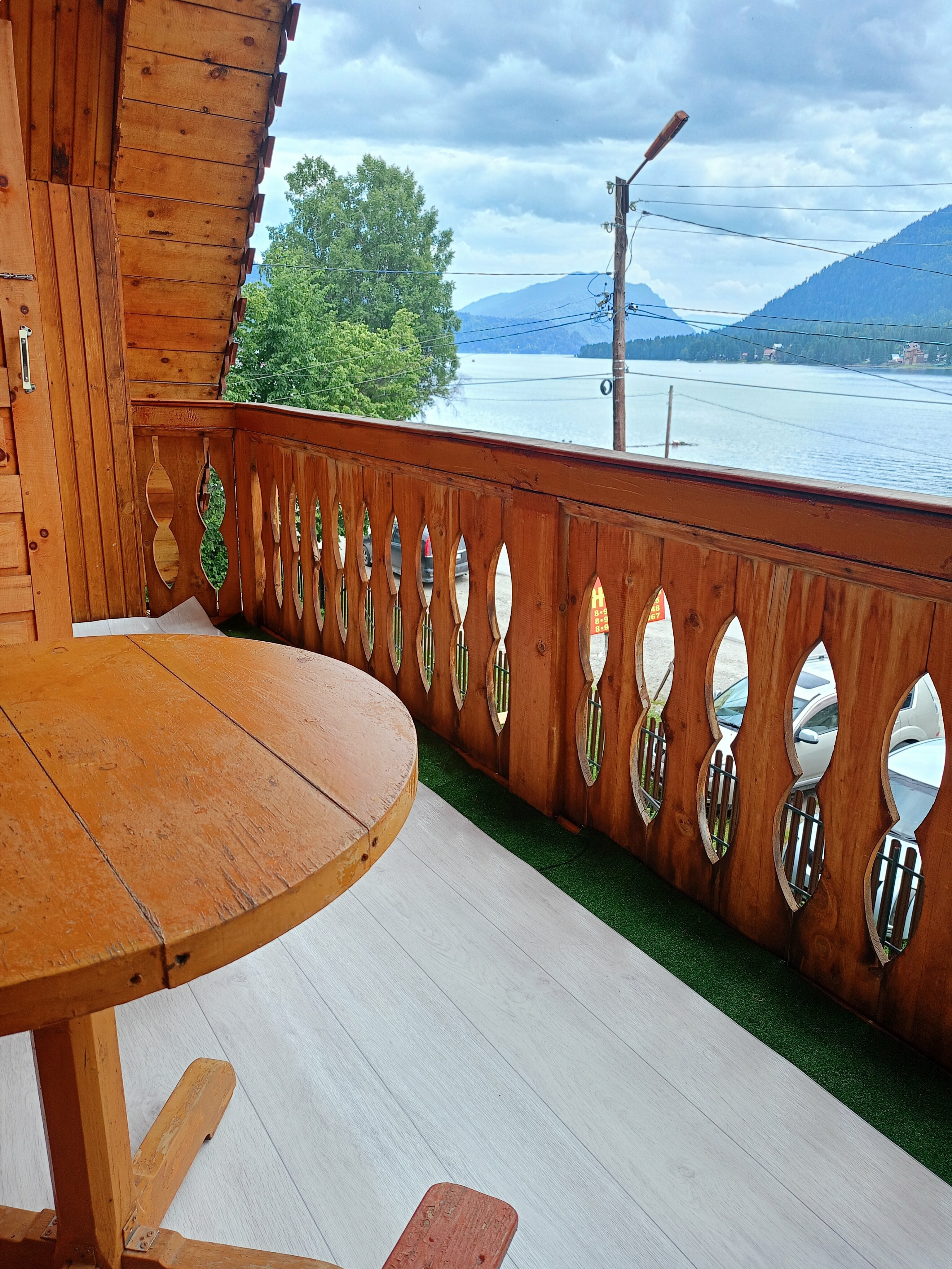 Семейный номер с видом на озеро