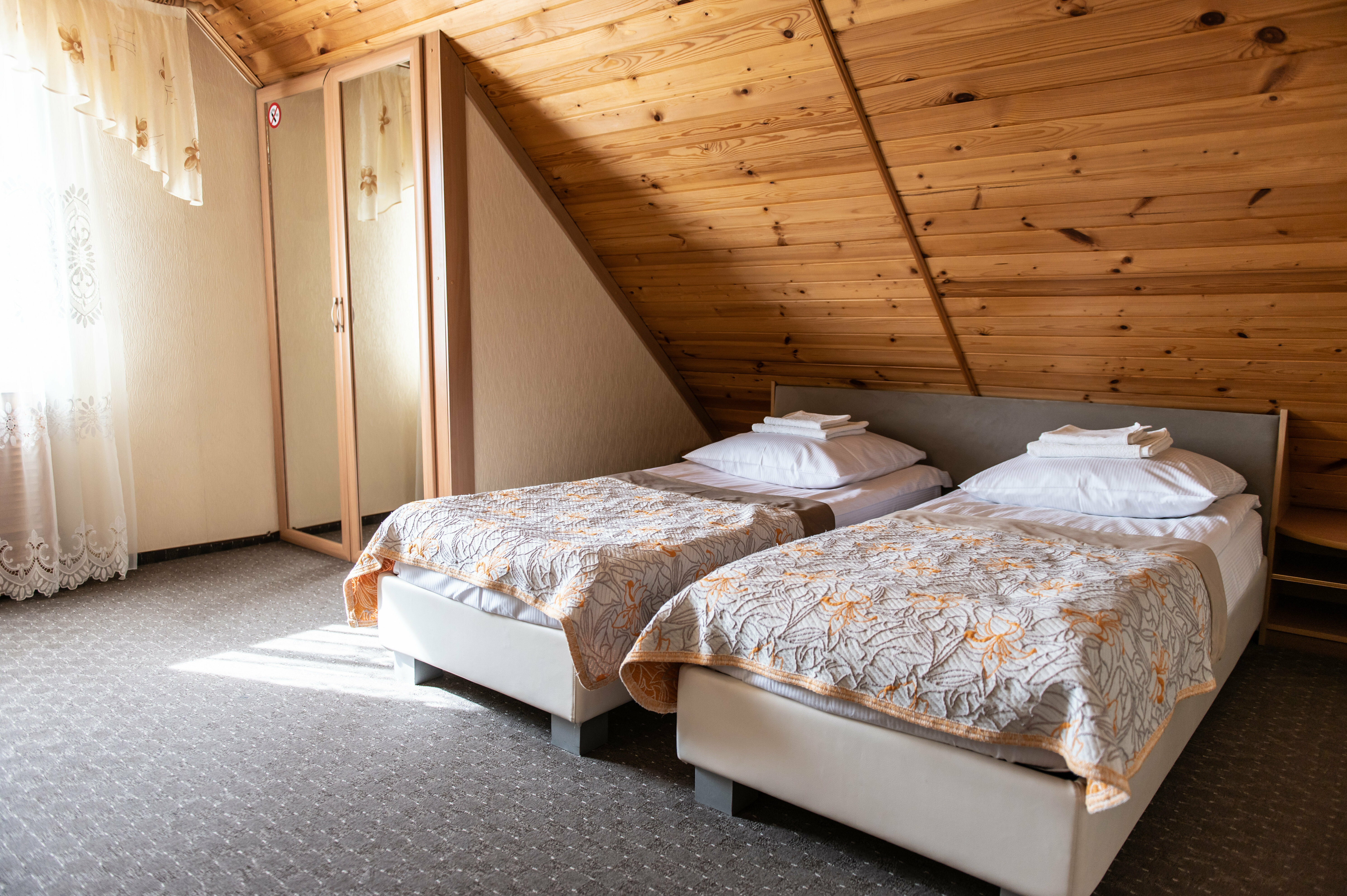 Стандартный двухместный апартамент с 2 отельными кроватями (мансарда)