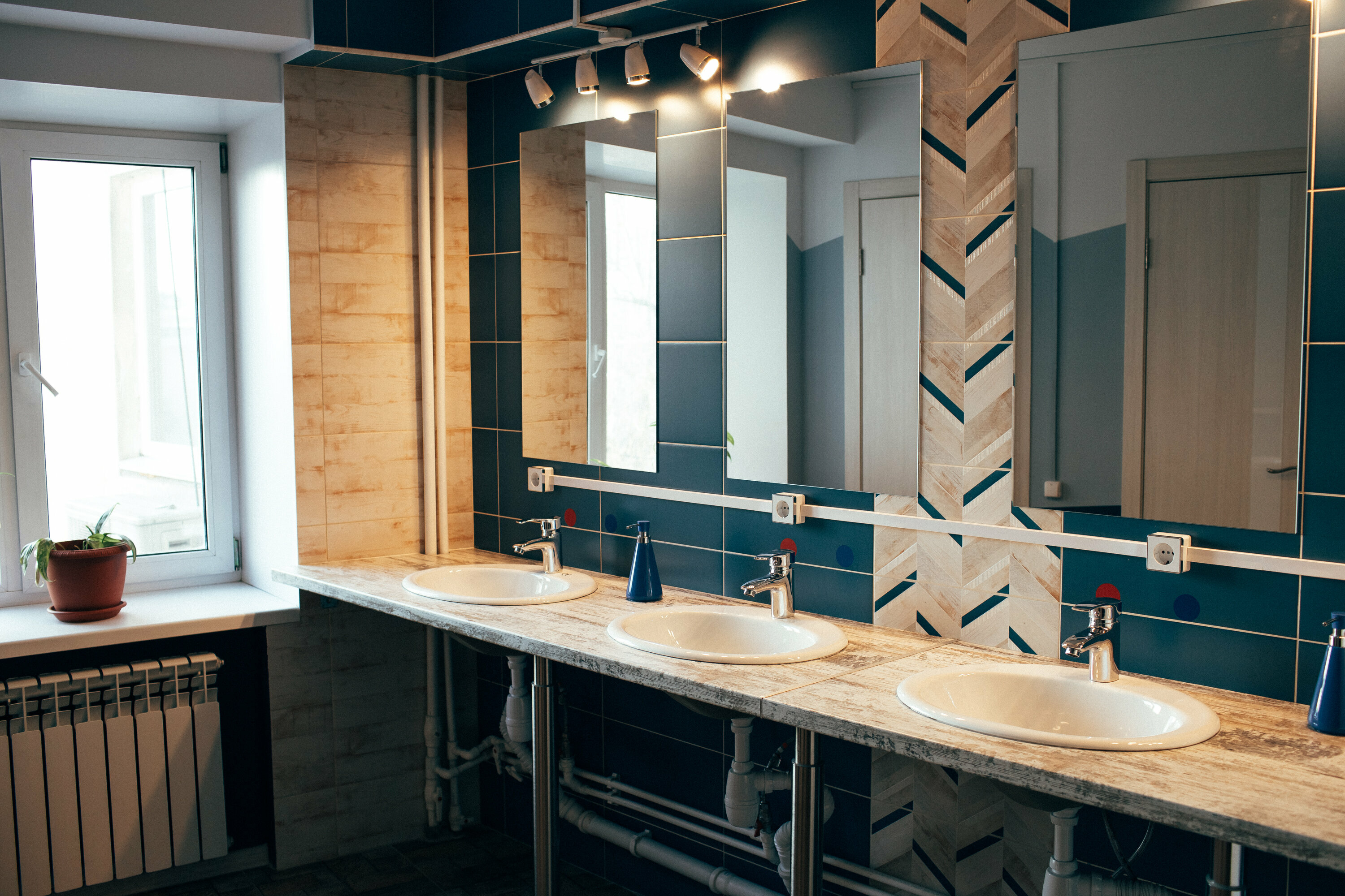 Семейный номер с общей ванной комнатой