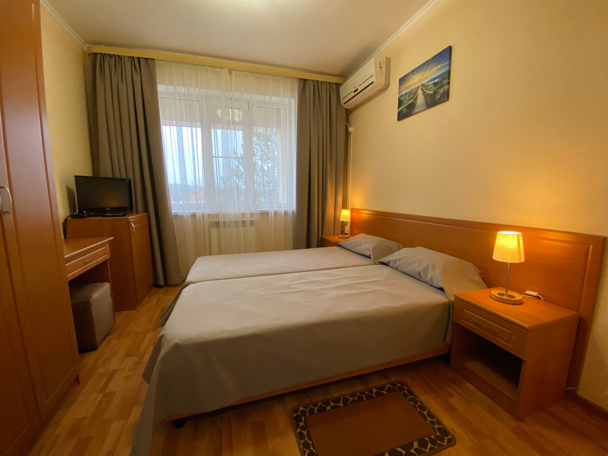 Двухместный номер с 1 кроватью или 2 отдельными кроватями и общей ванной комнатой