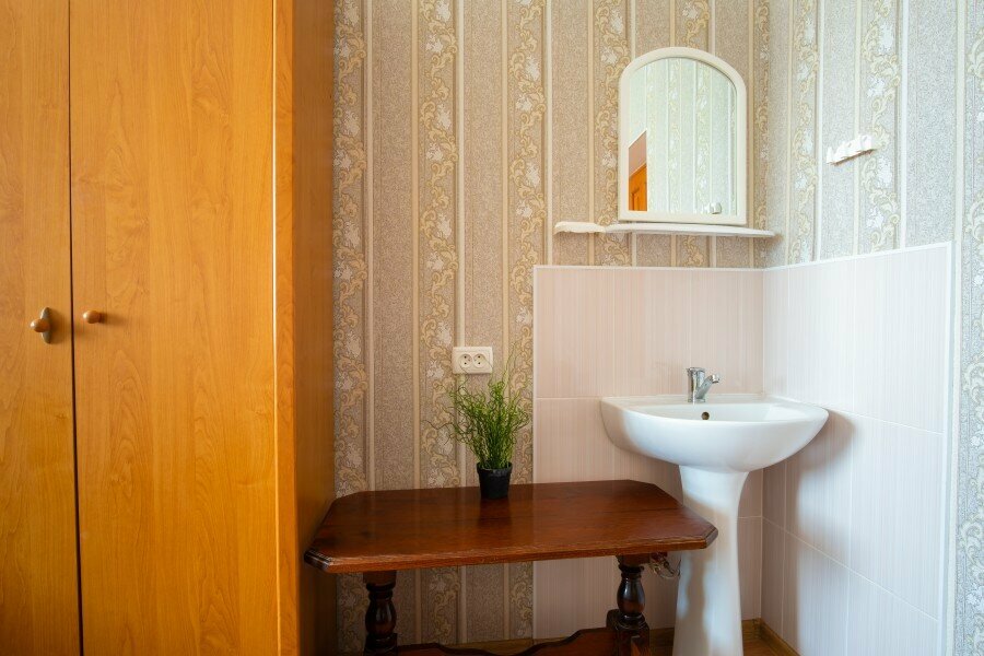 Трехместный номер с общей ванной комнатой