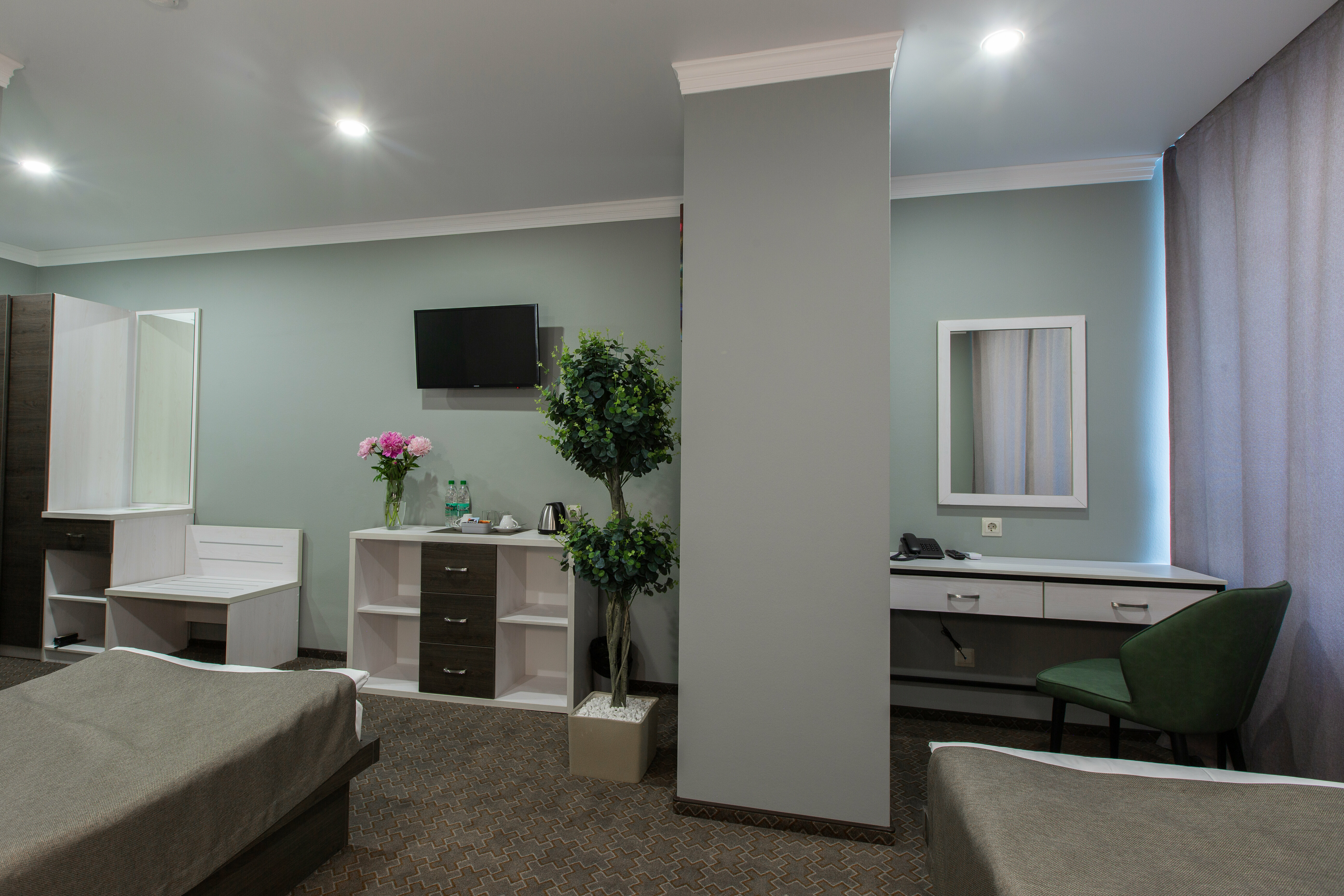 Просторный двухместный номер с 2 отдельными кроватями