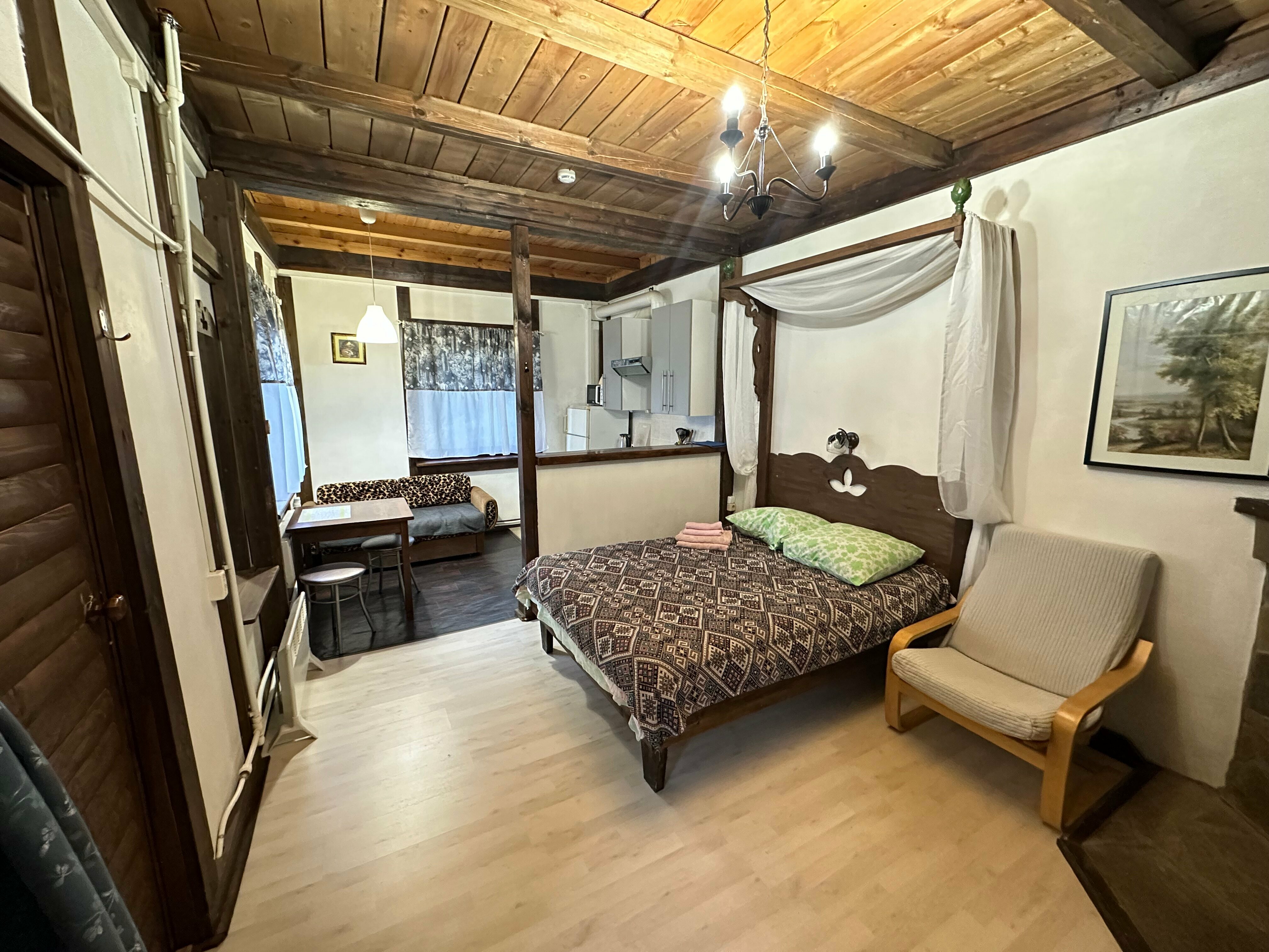 Двухместный номер с двуспальной кроватью и дополнительной кроватью