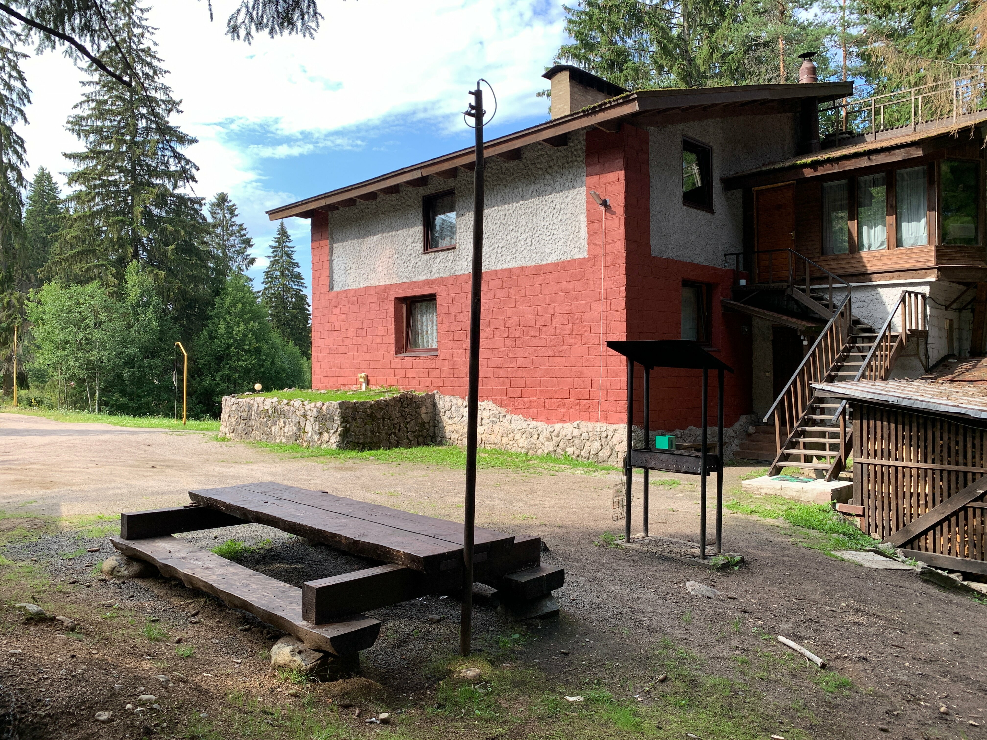 Двухместный номер с двуспальной кроватью и дополнительной кроватью