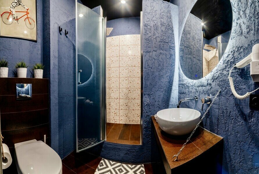 Студия Havana Mamа.1-2 гостя-двуспал. кровать с двуспал. одеялом.Бронь 3 чел.- кровать и приносная раскладушка (двуспал. одеяло на кровать и одеяло на раскладушку).Доп.одеял нет.