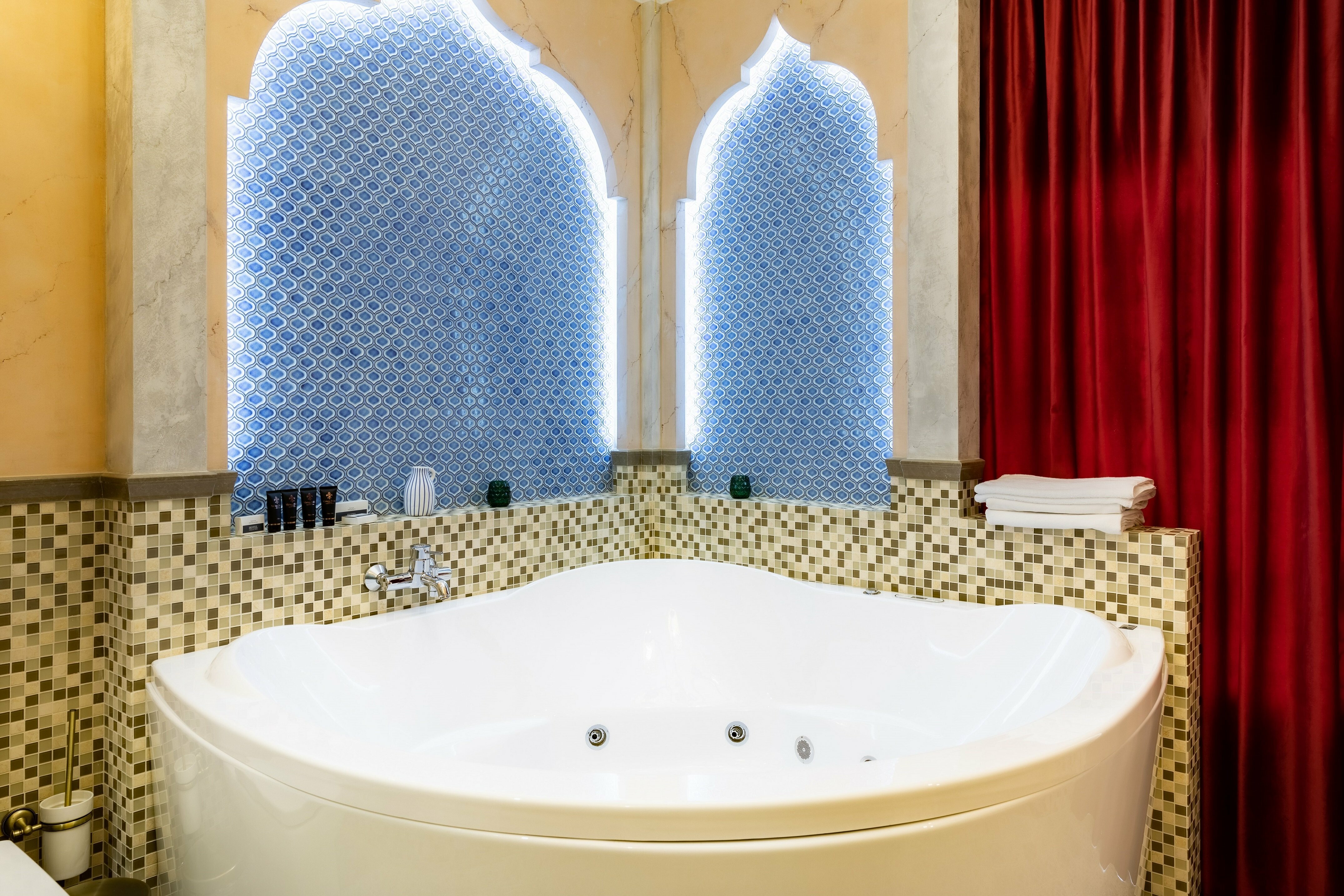 Люкс с гидромассажной ванной