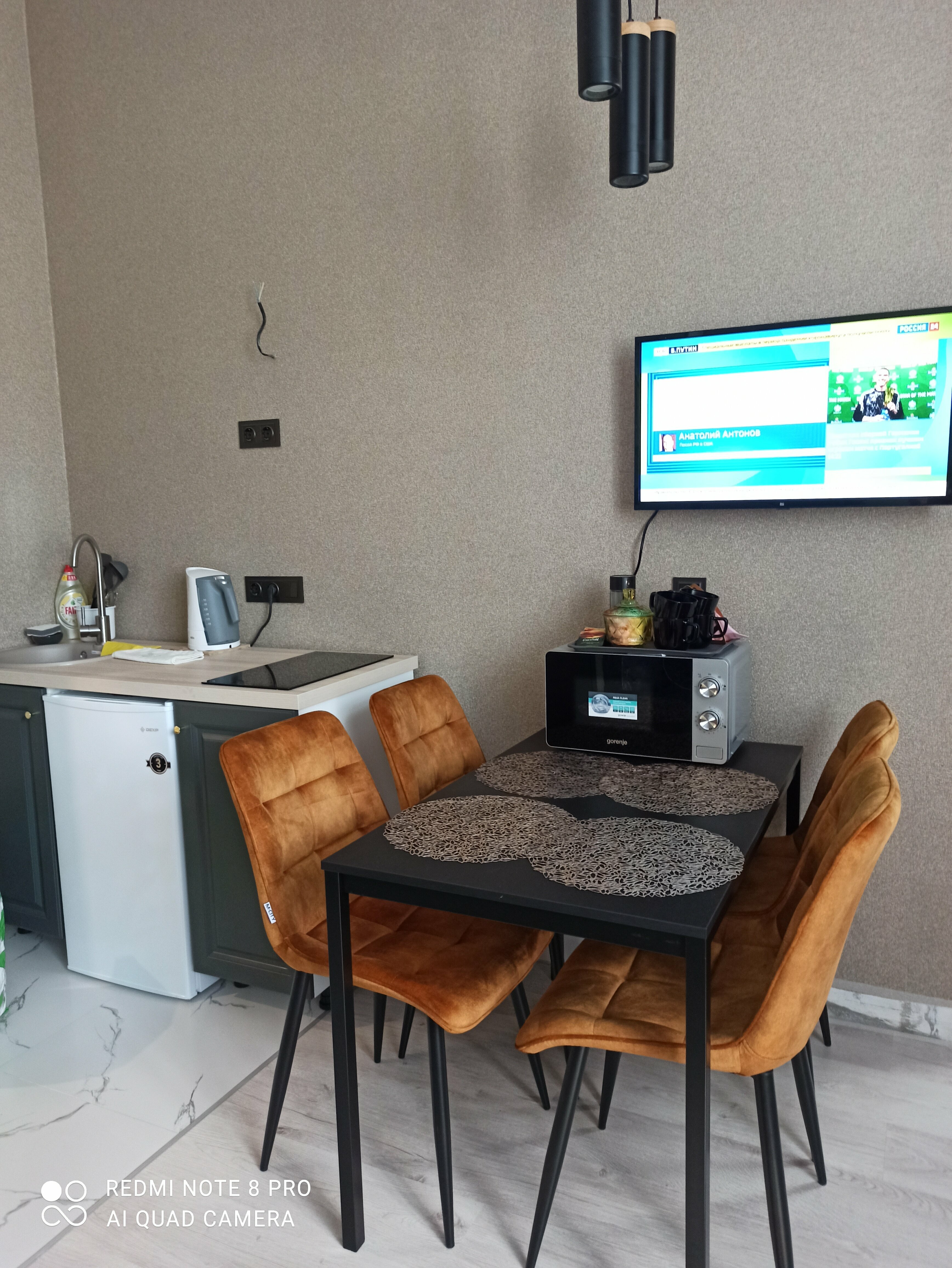 Четырехместный номер с собственной ванной комнатой вне номера