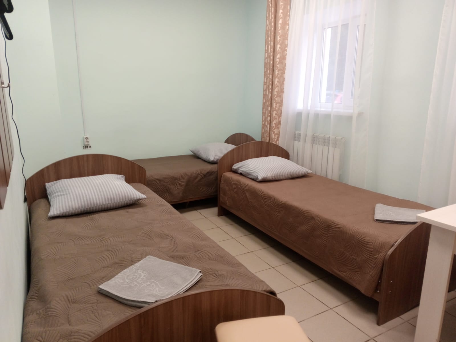 Трехместный номер с собственной ванной комнатой