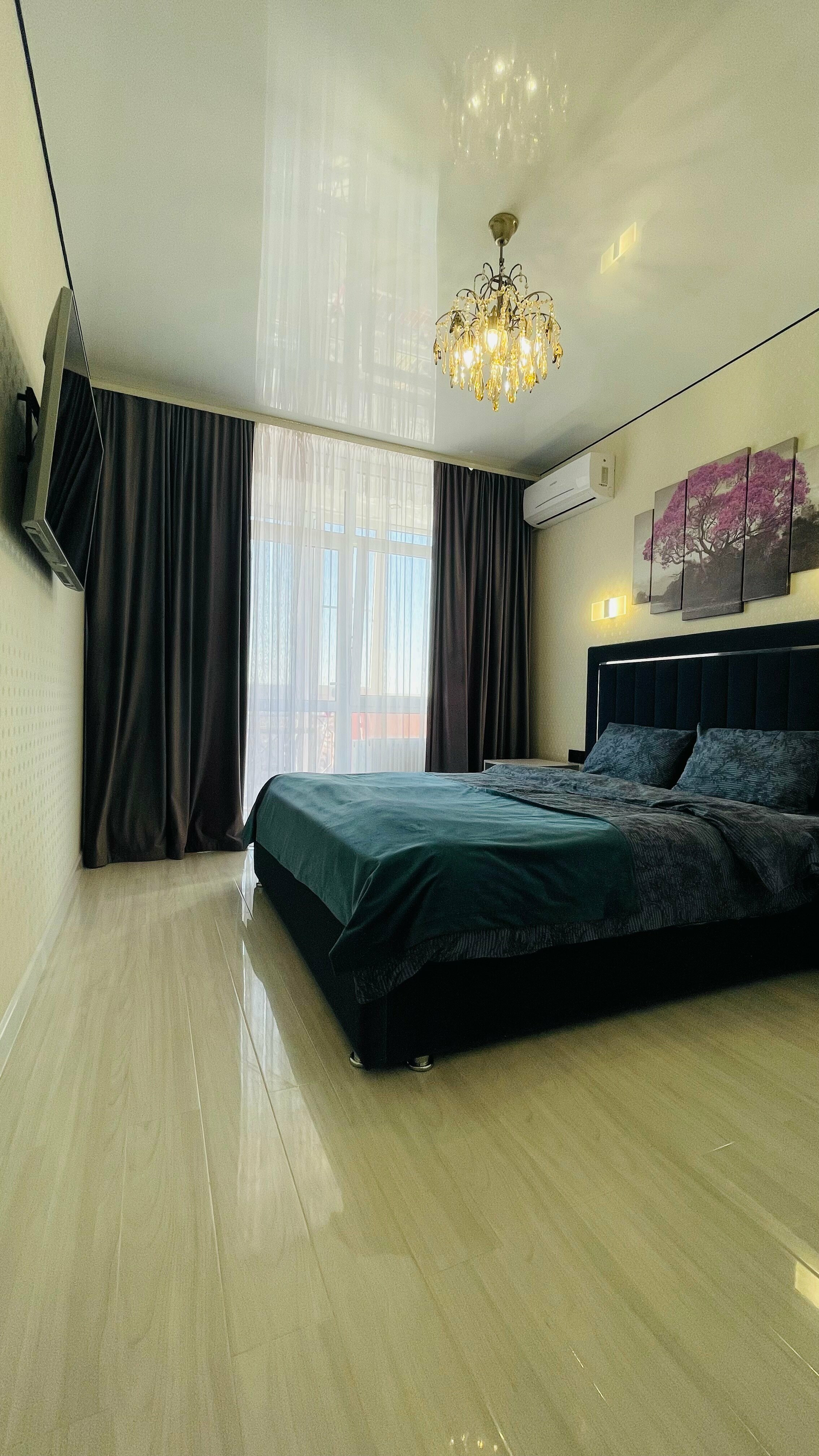 Трехместный номер с видом на горы