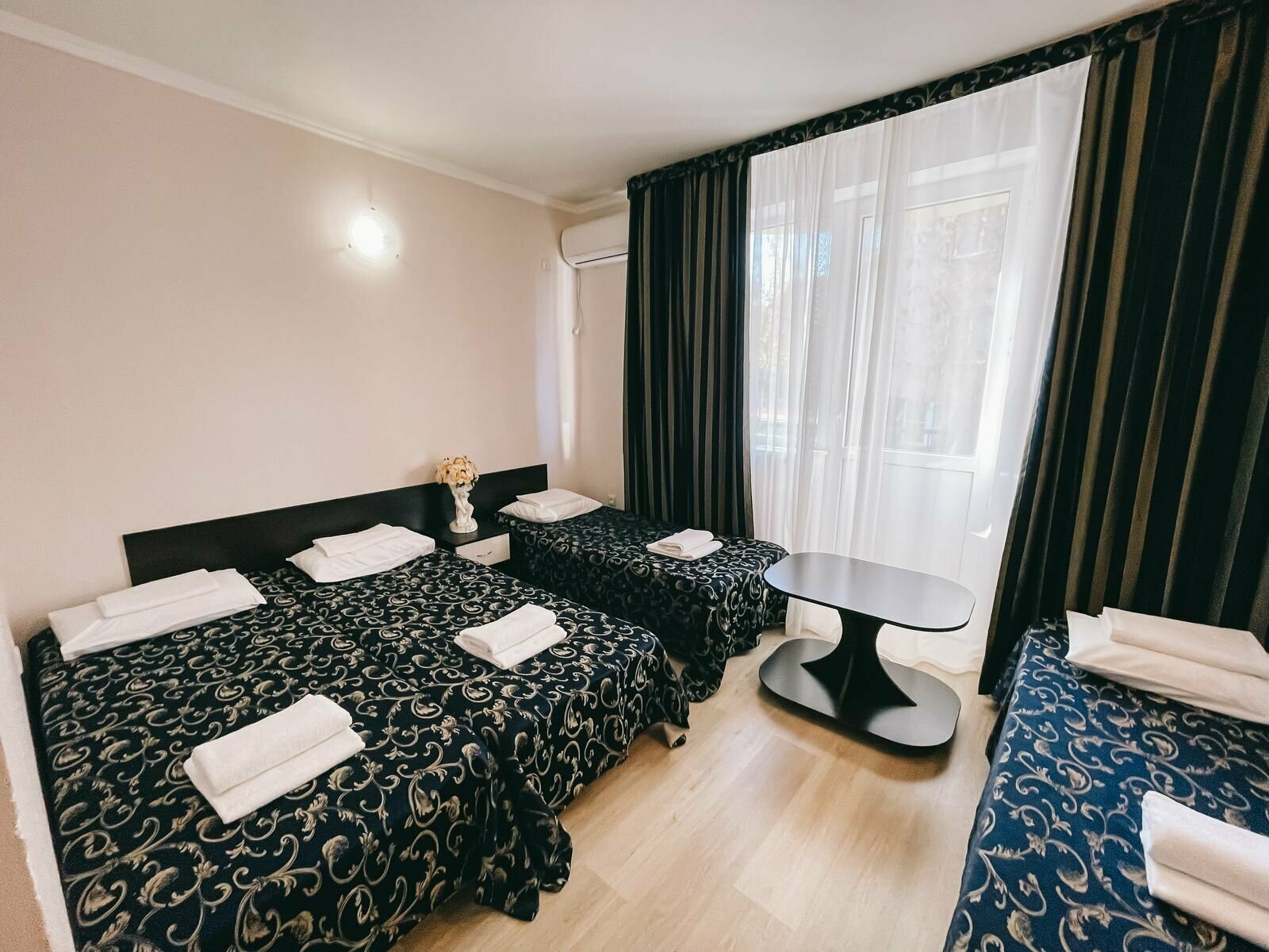 Четырехместный номер с балконом