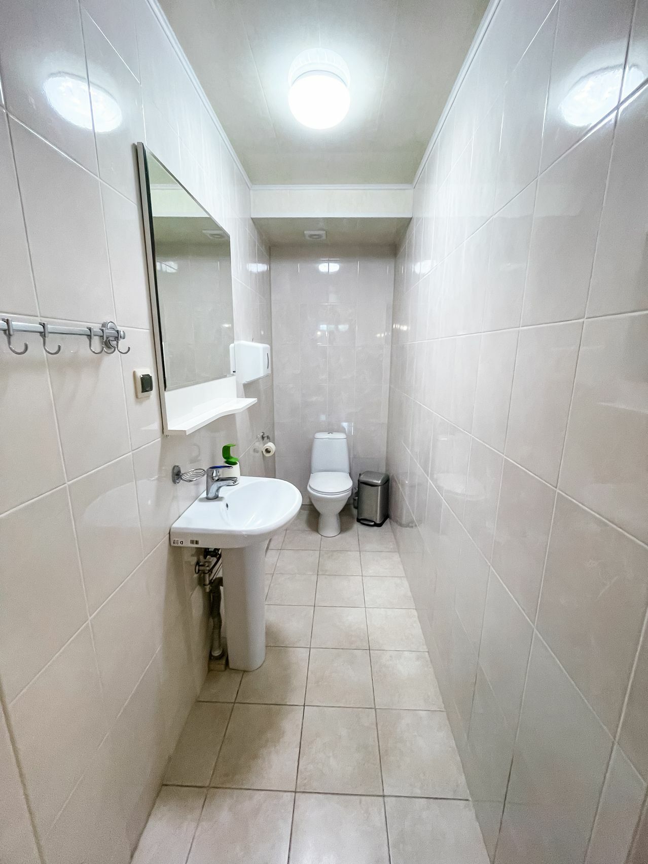 Четырехместный номер эконом-класса с общей ванной комнатой