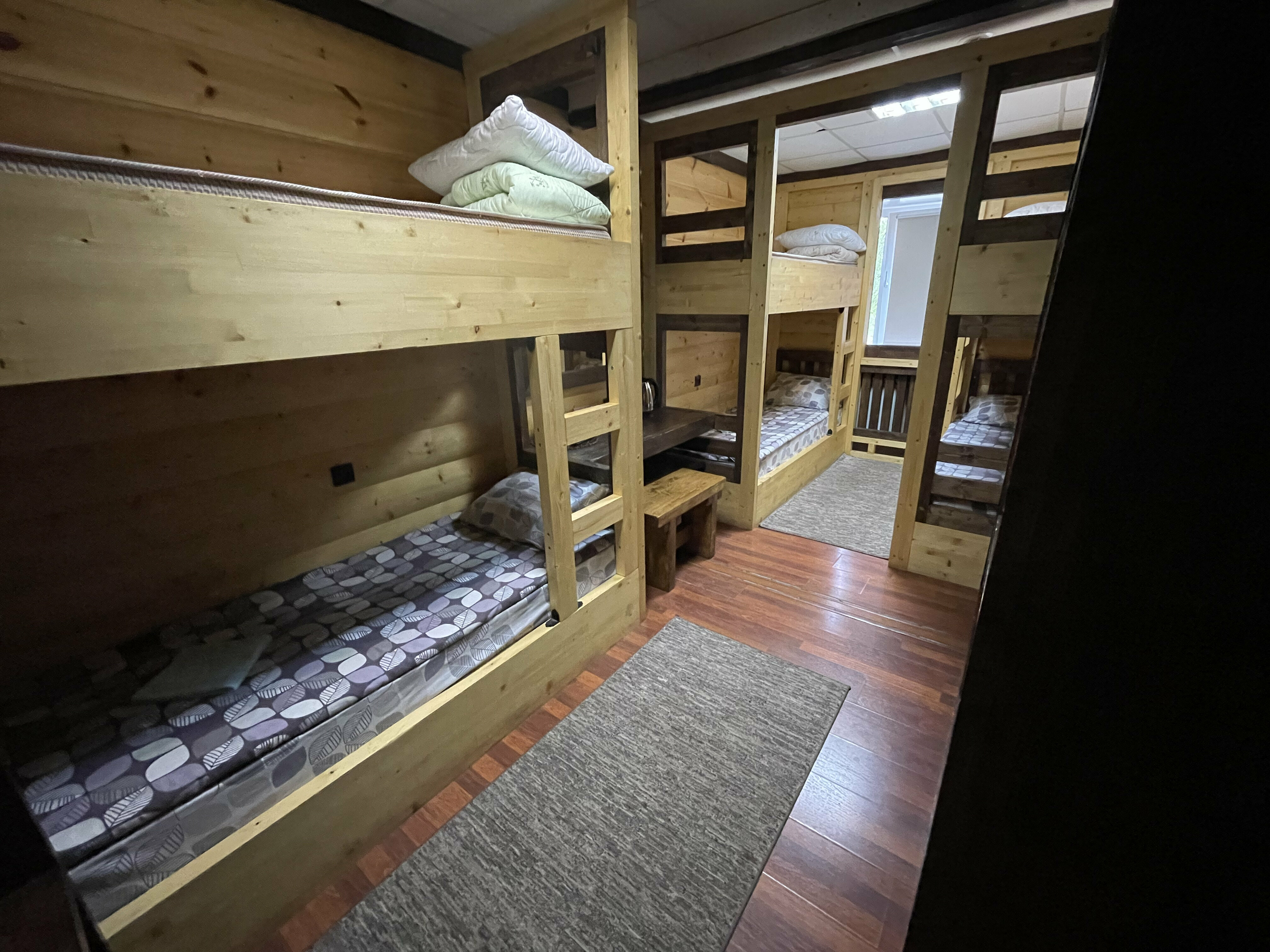 Семейный номер с общей ванной комнатой