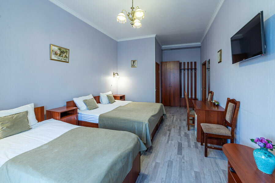 Трехместный номер с балконом