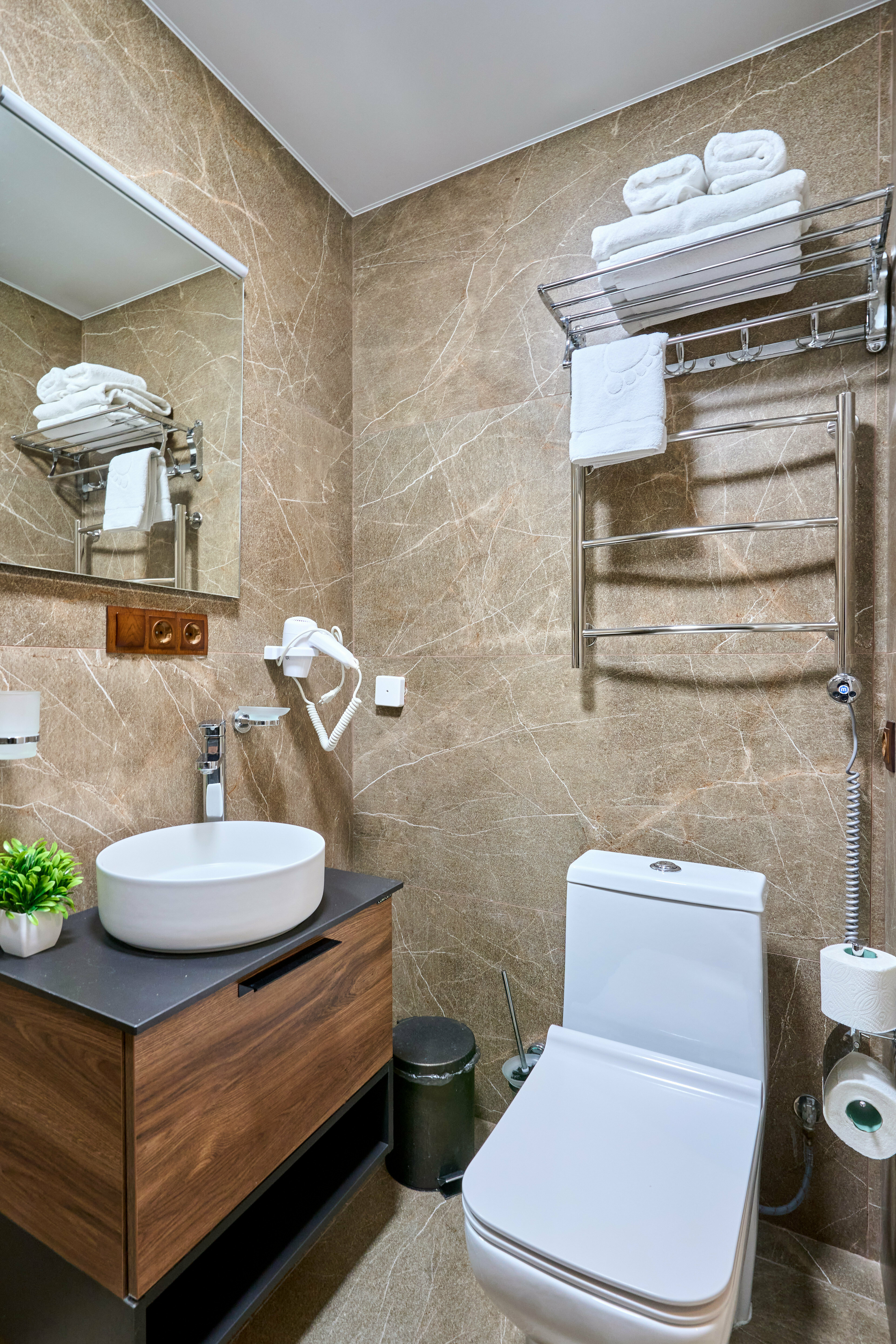 Бюджетный цокольный номер, без окна