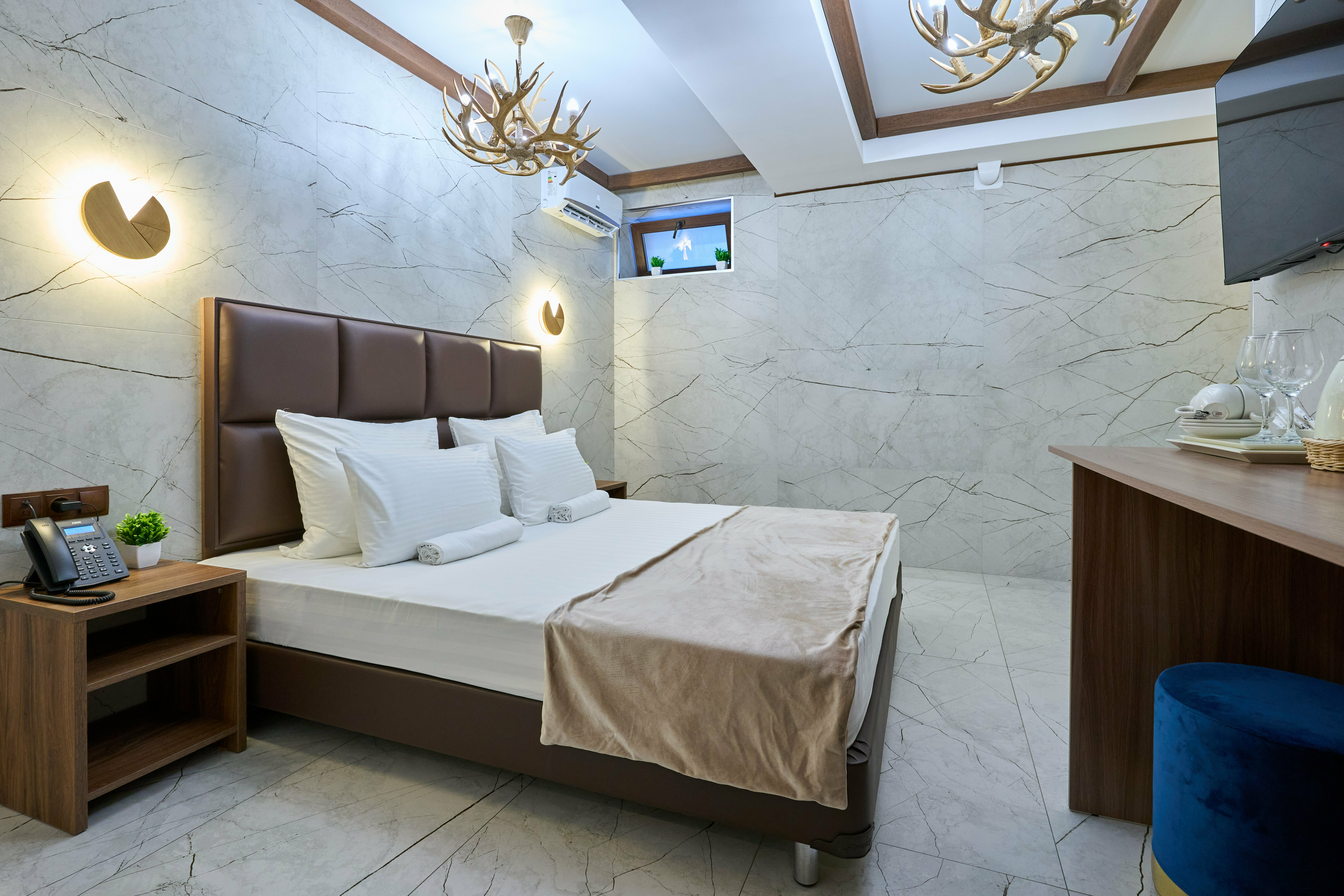 Бюджетный цокольный 3-х местный