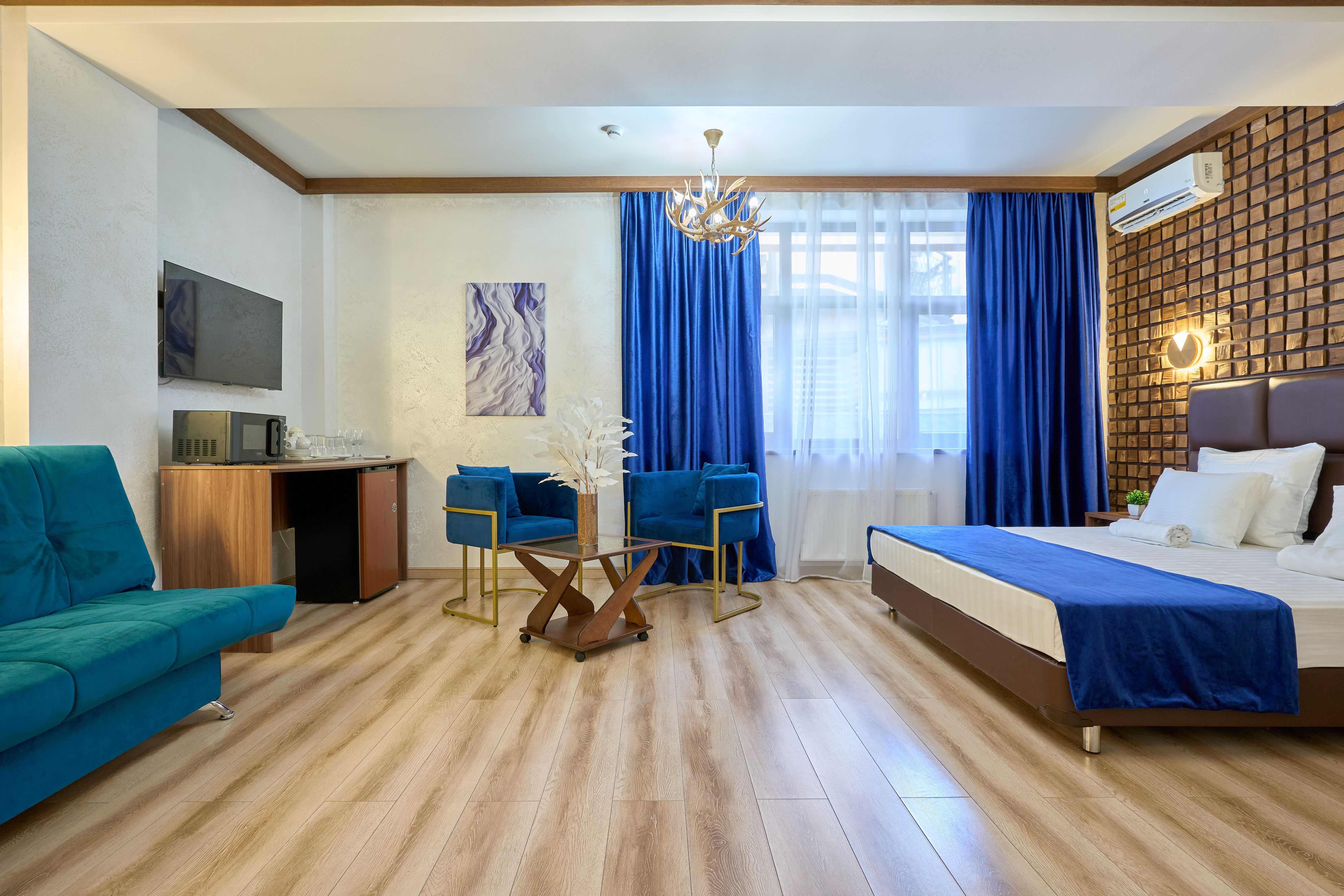 Полулюкс 2-х местный с двуспальным диваном-кроватью