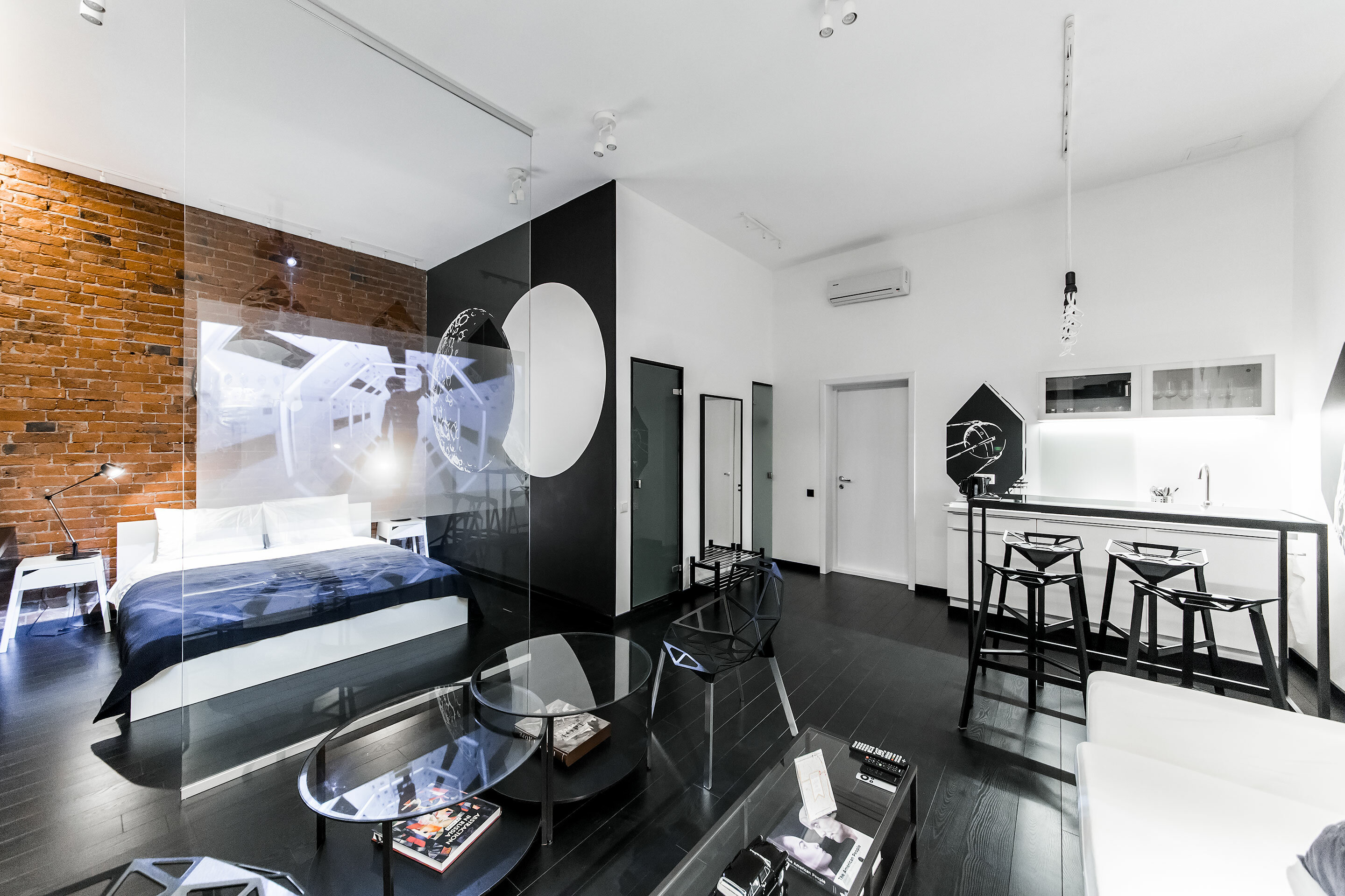 Номер-студия с кроватью размера «queen-size»