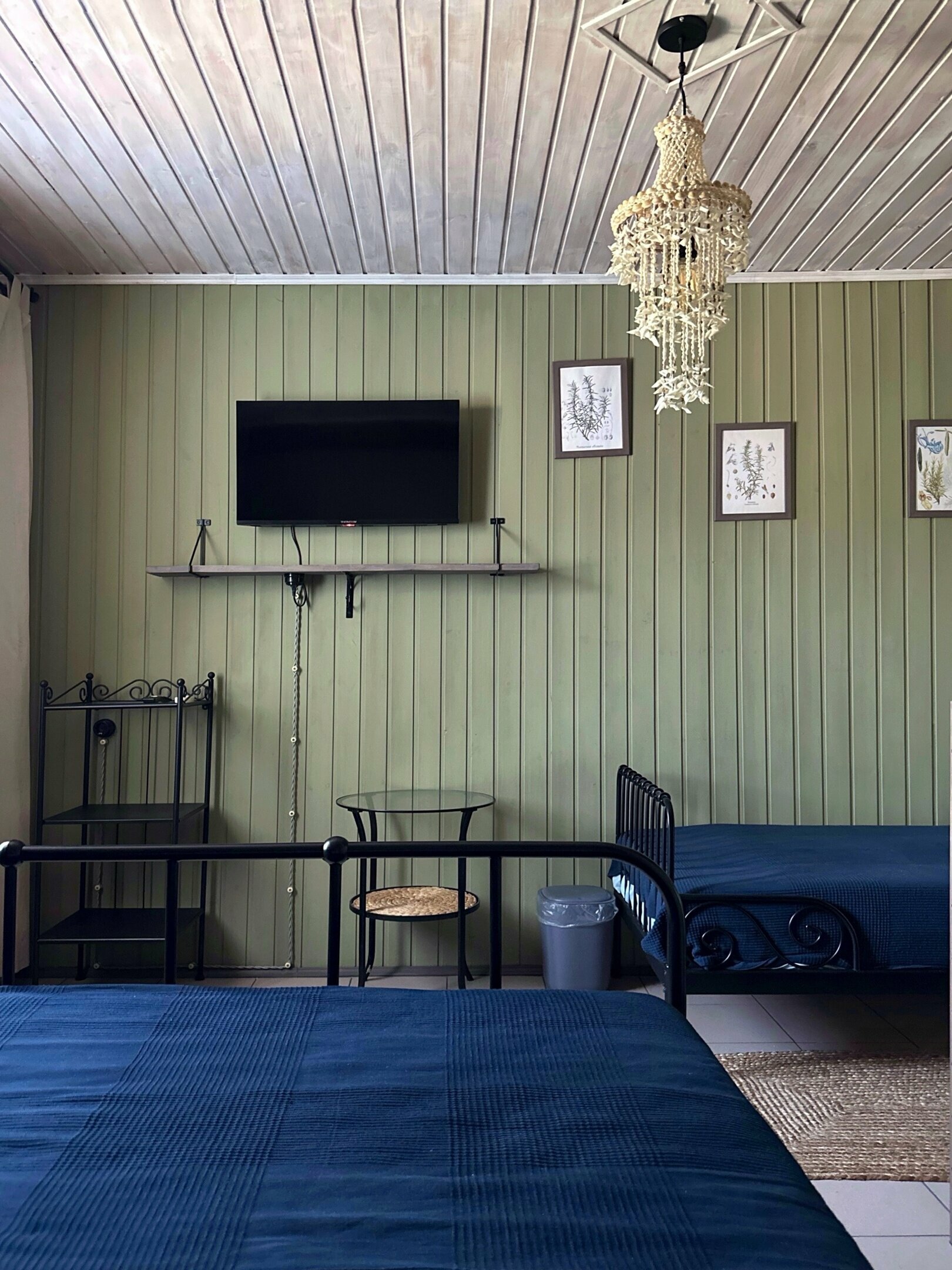 Трехместный номер с видом на горы