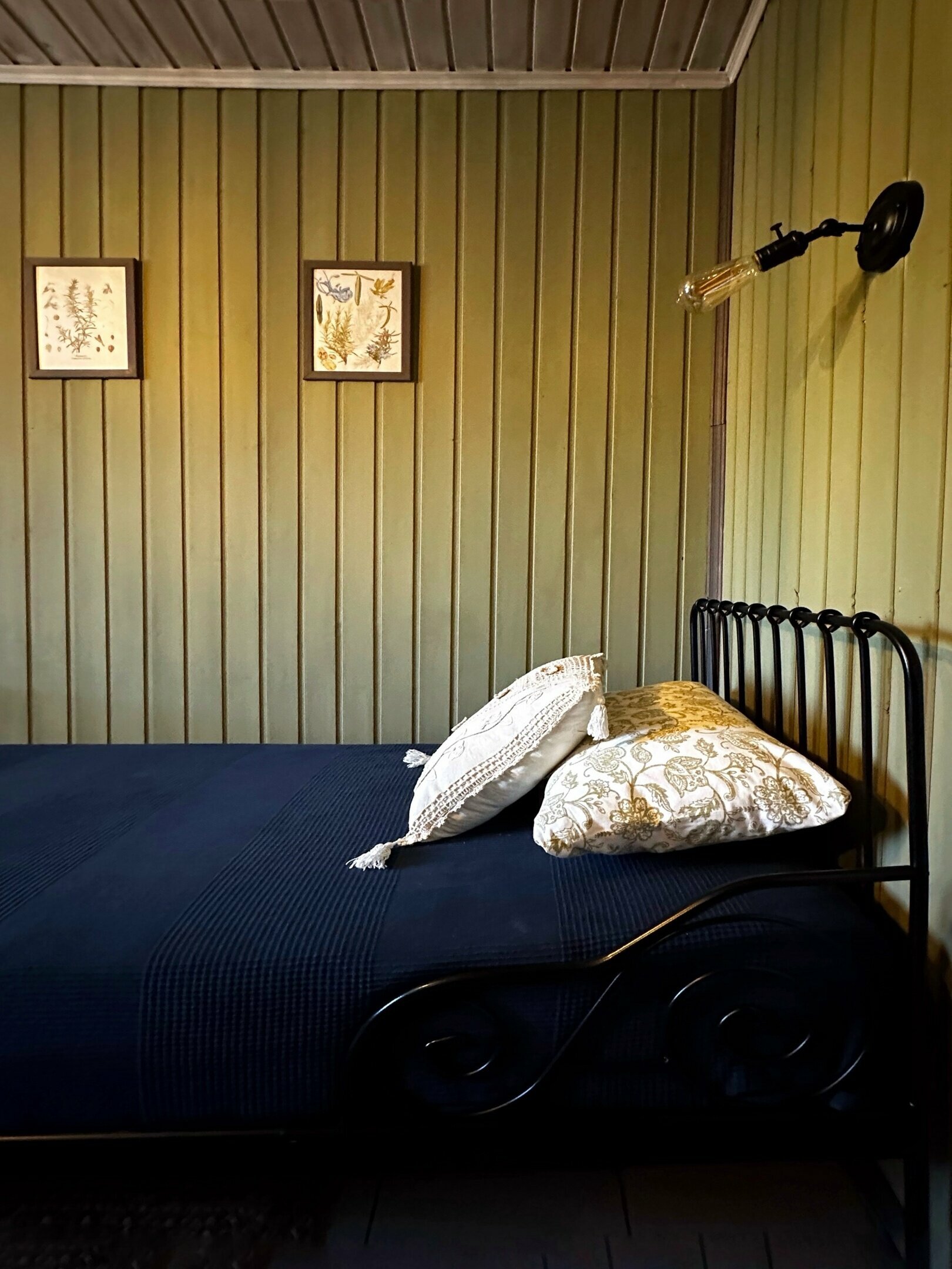 Трехместный номер с видом на горы