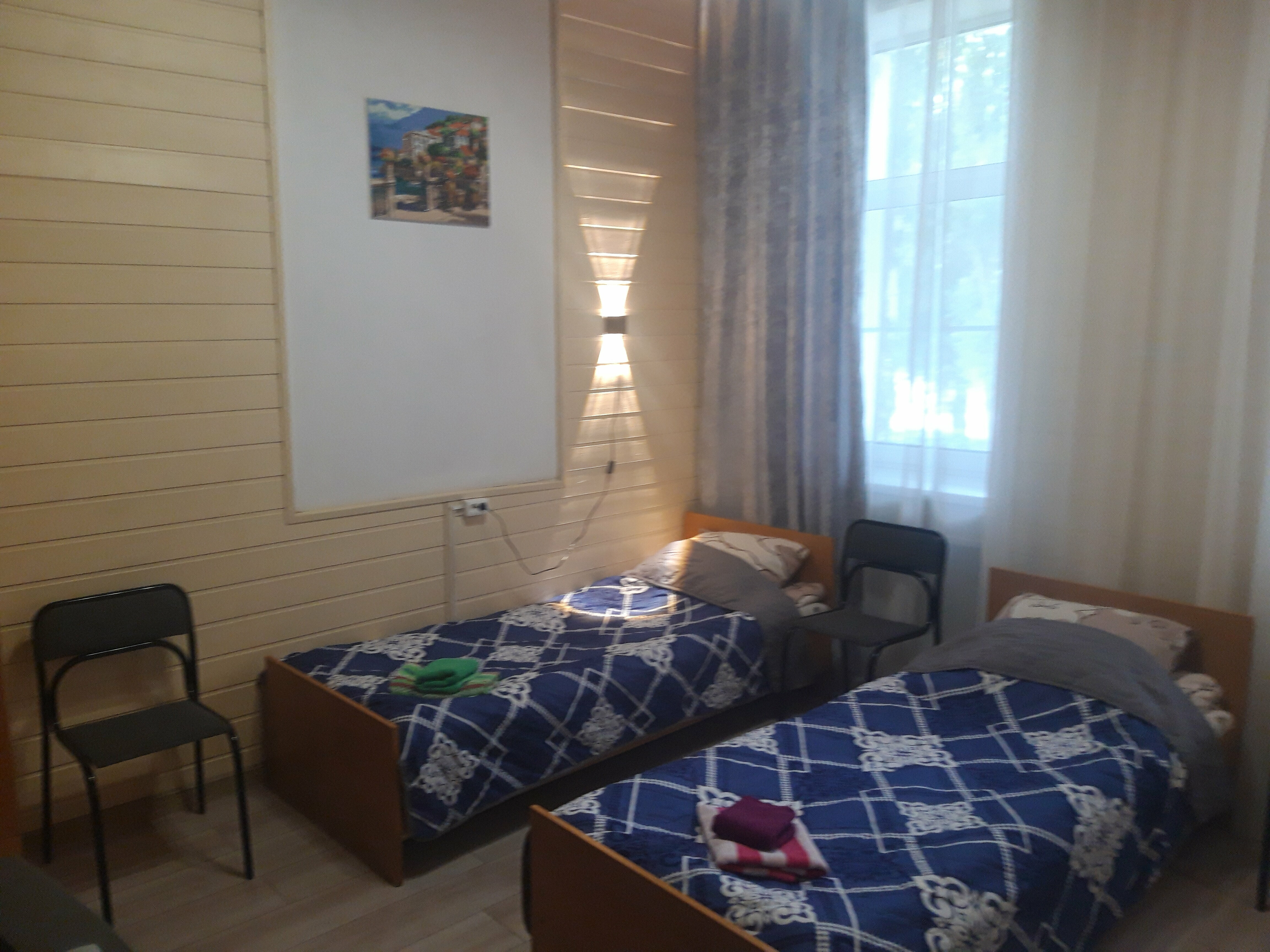 Трехместный номер с собственной ванной комнатой