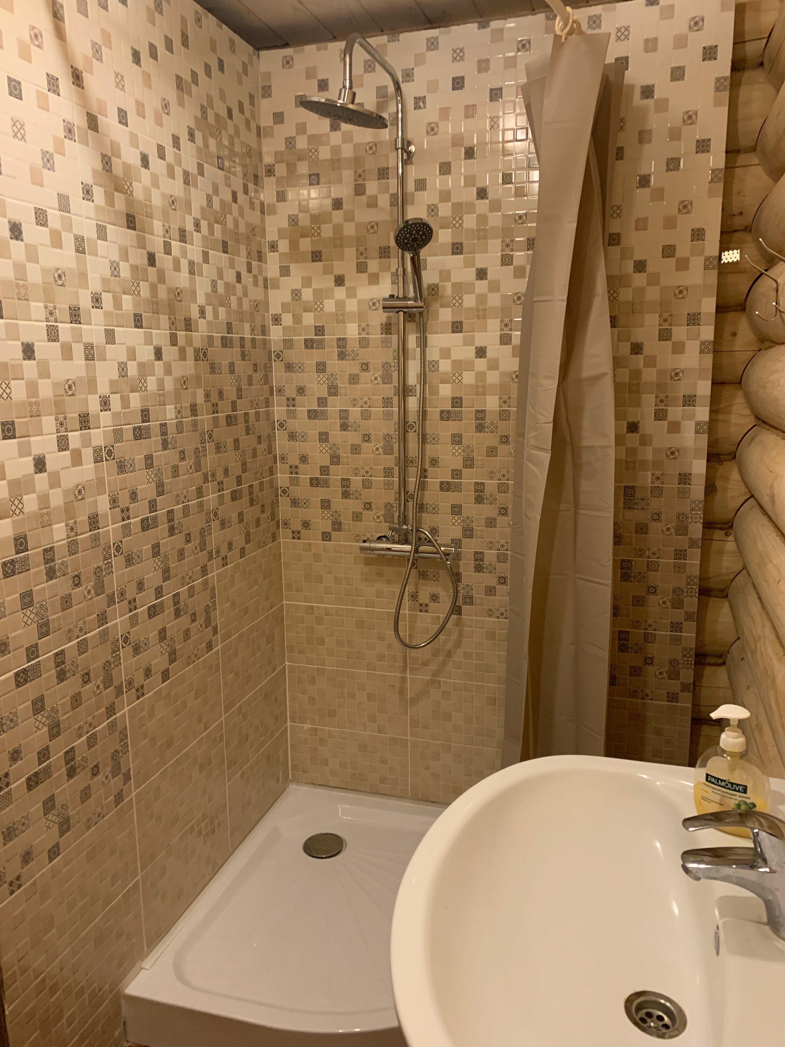 Cемейный номер с собственной ванной комнатой