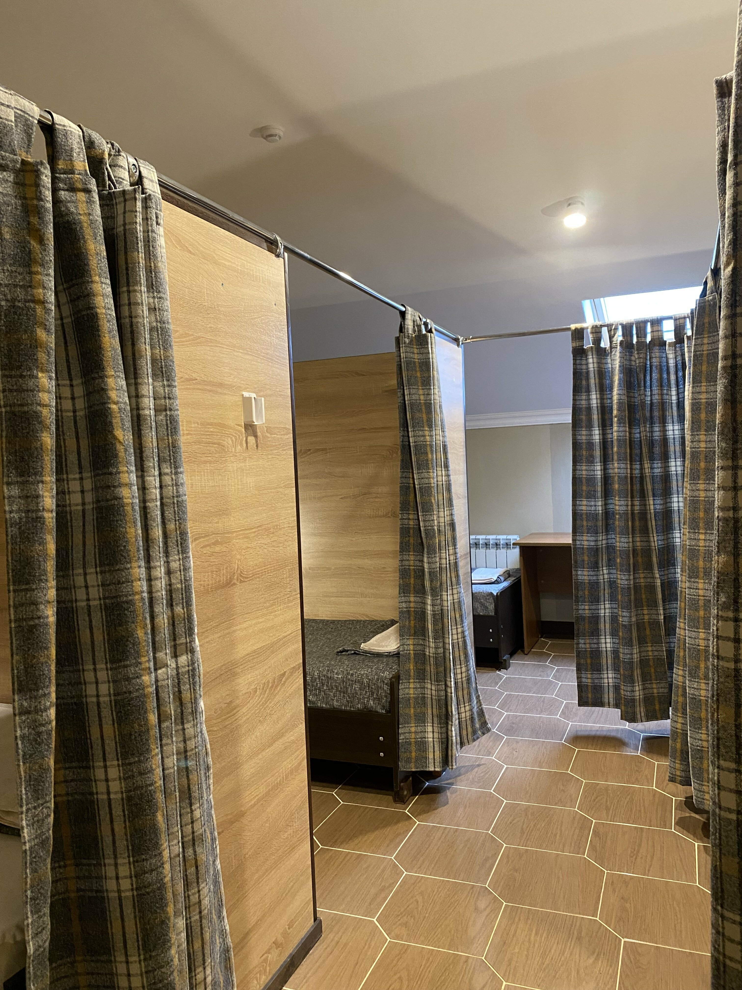 Кровать в общем 6-местном номере для женщин