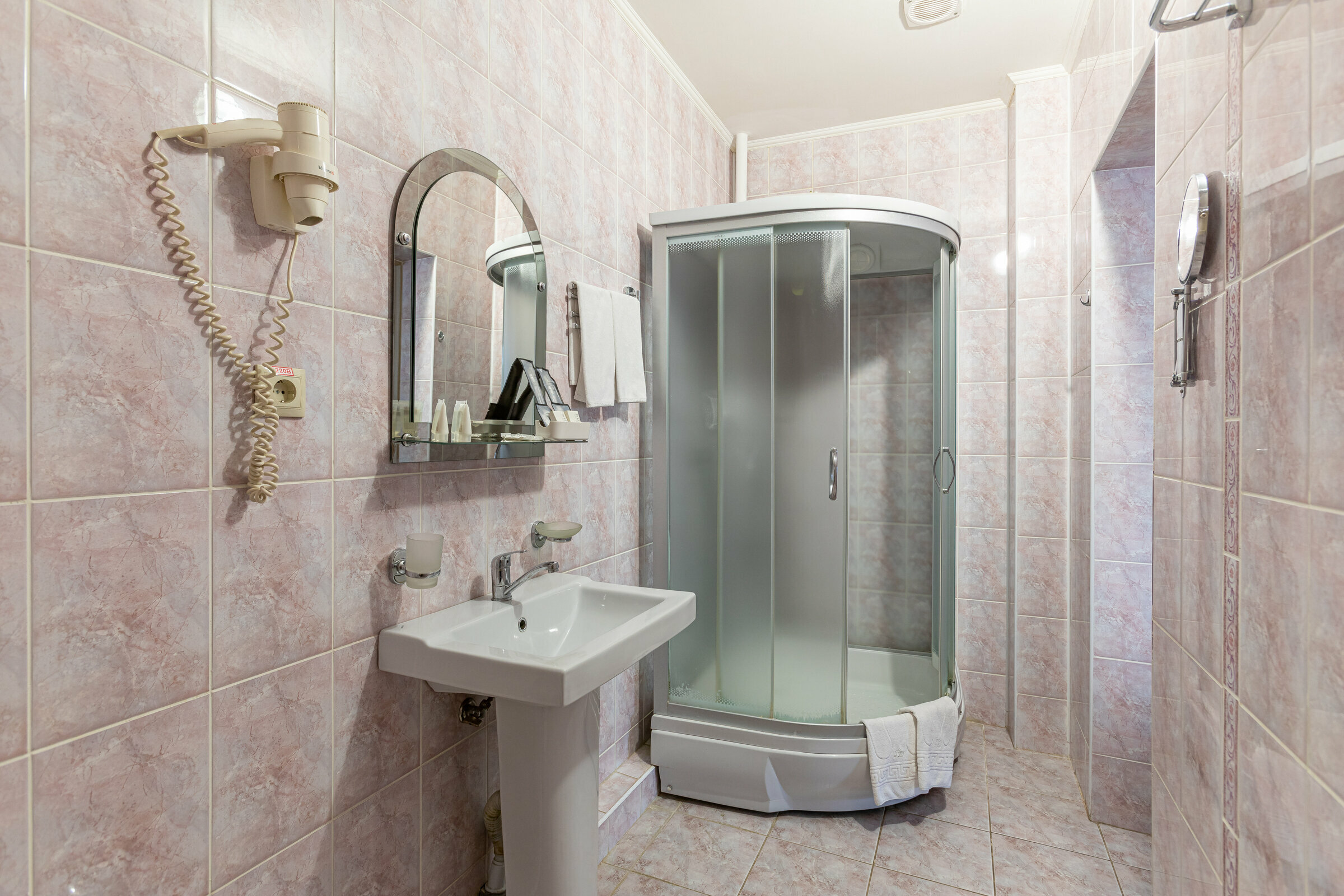 Cемейный номер с собственной ванной комнатой