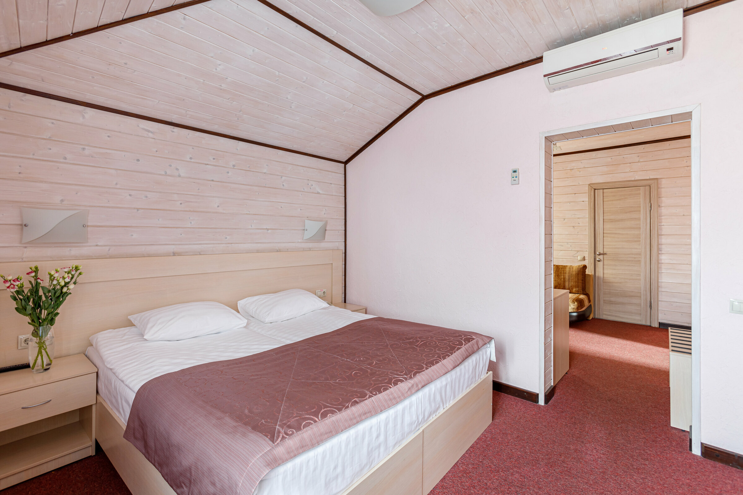 Cемейный номер с собственной ванной комнатой