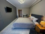 Улучшенный номер с двуспальной кроватью с балконом и дополнительным спальным  местом (кресло-кровать) в Дарья