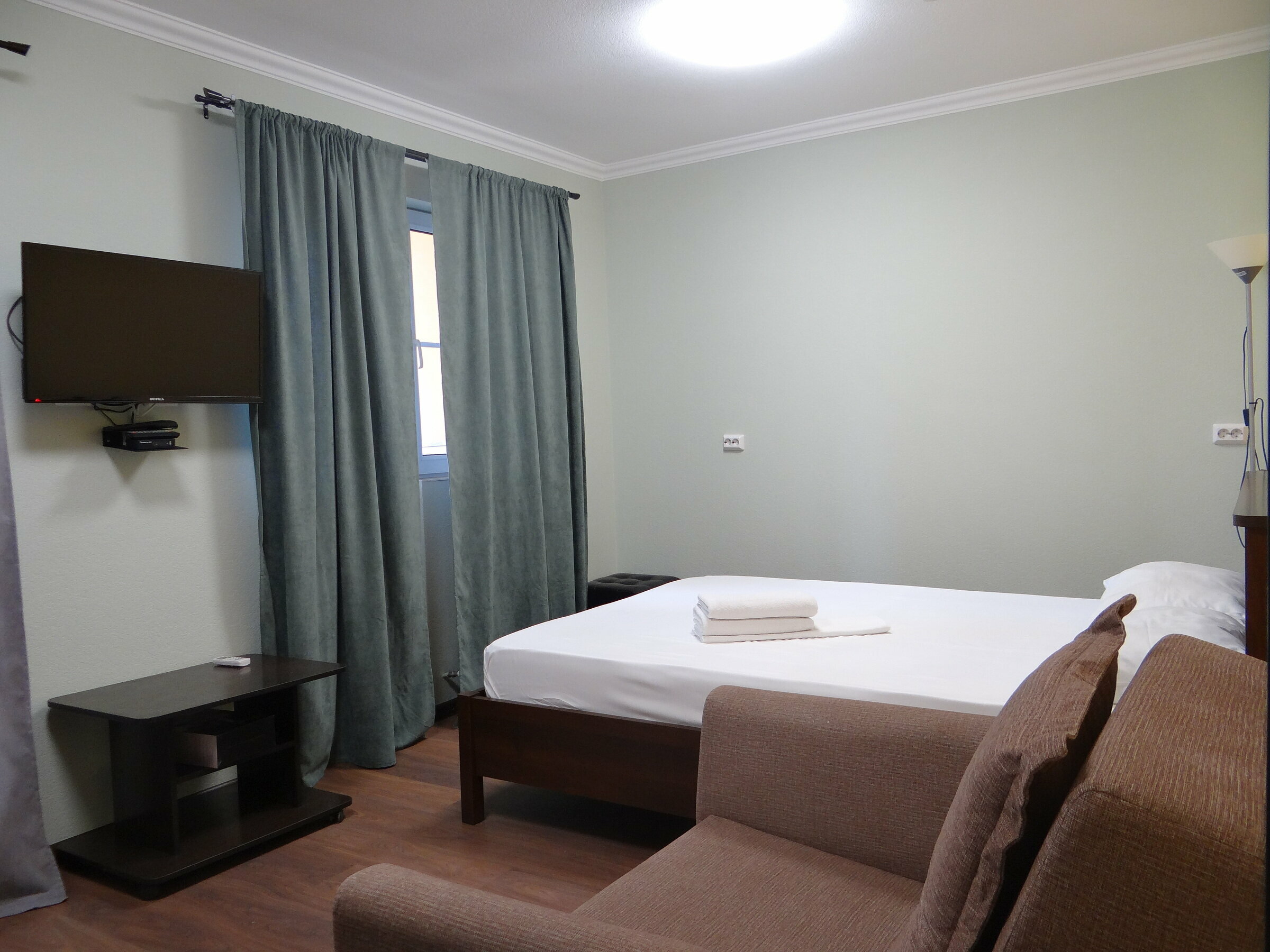 Двухместный с 1 кроватью с доступом в баню, бассейн (сеанс 4 часа в сутки на каждого гостя)