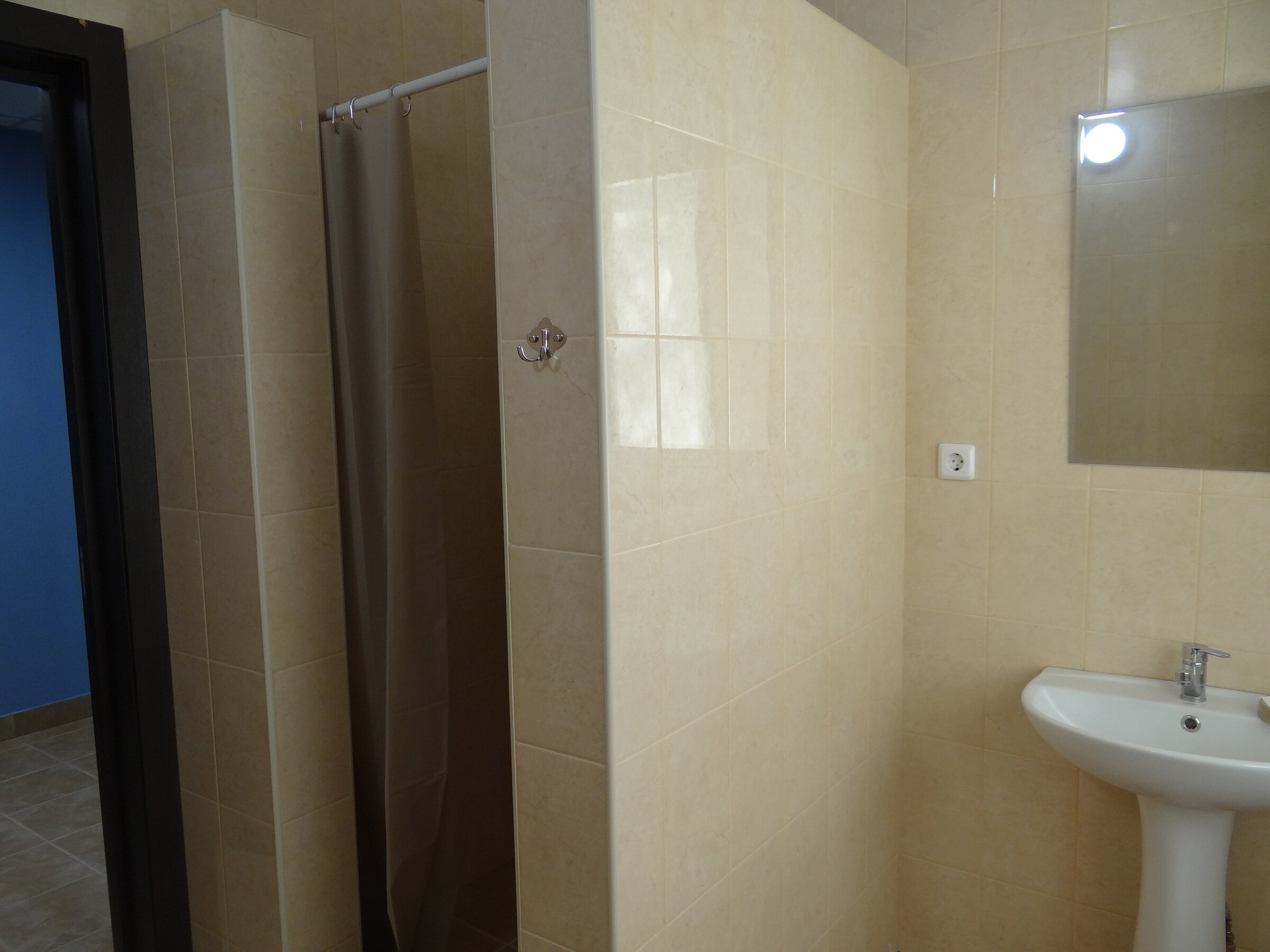 Четырехместный с доступом в баню, бассейн (сеанс 4 часа в сутки на каждого гостя)