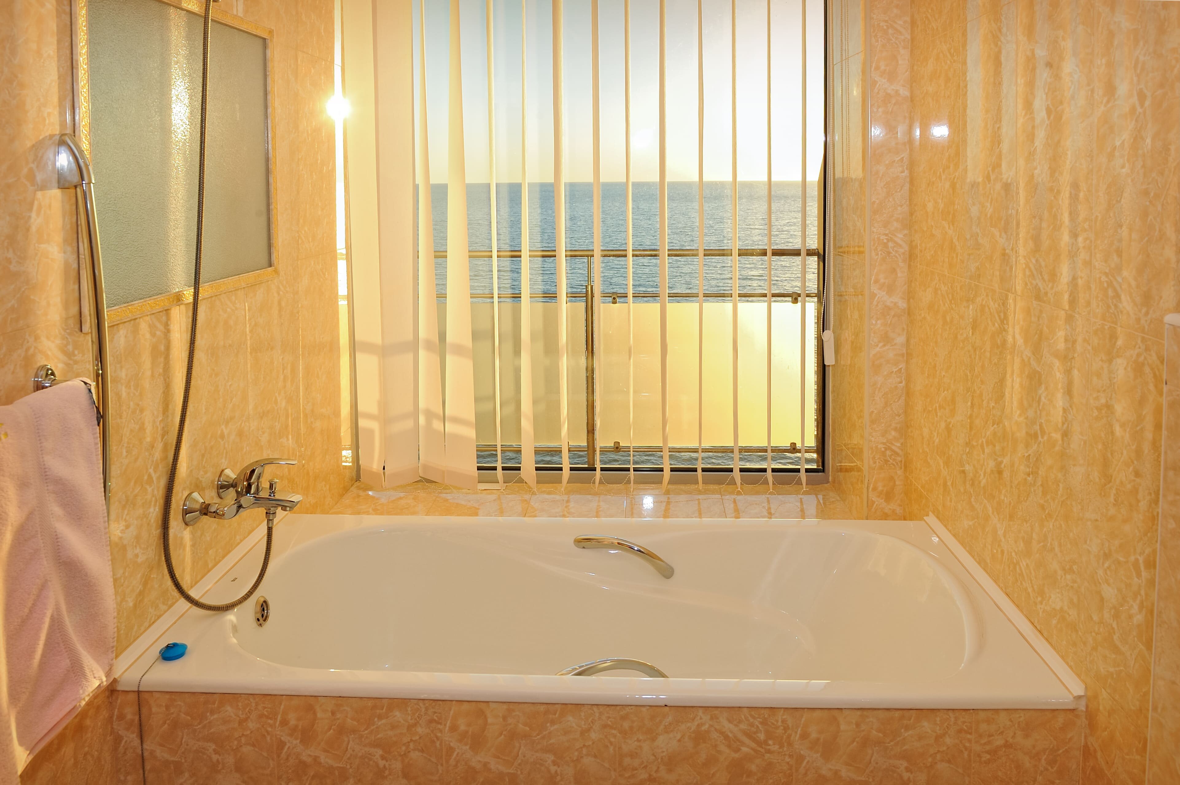 Четырехместный номер с видом на море