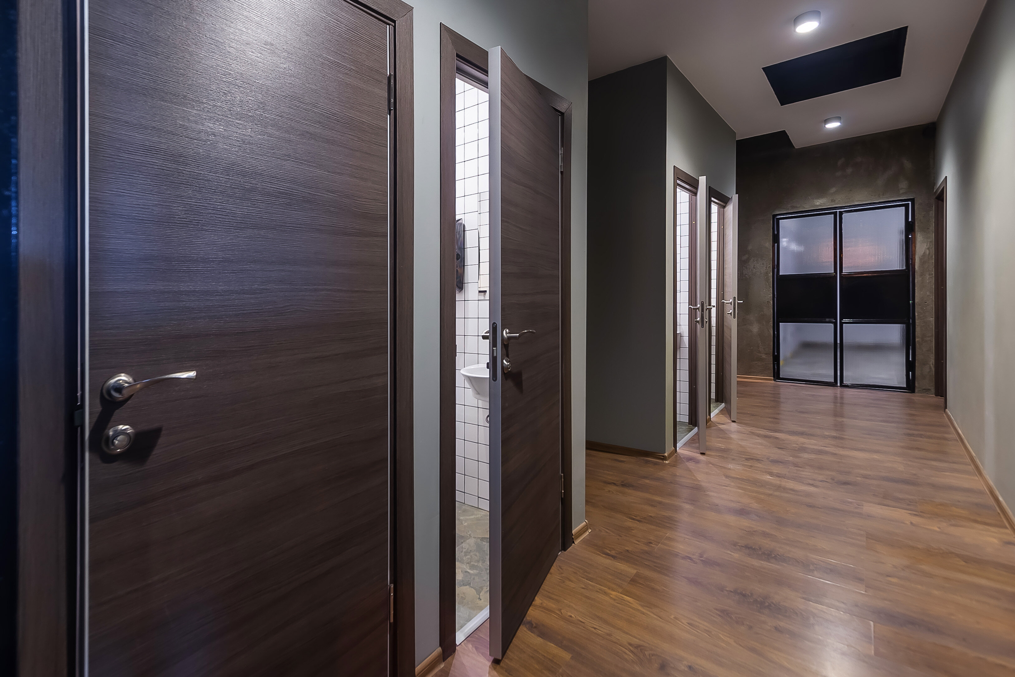 Односпальная кровать в общем номере для женщин