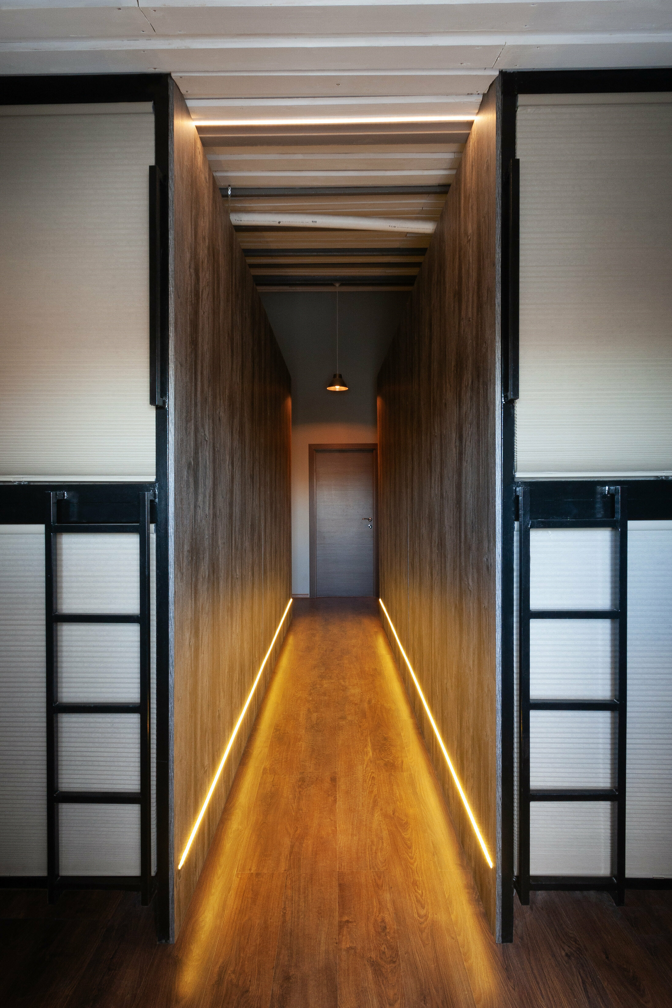 Односпальная кровать в общем номере для женщин