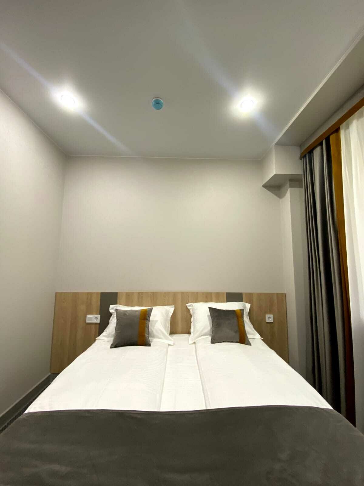 Трехместный номер с видом на горы