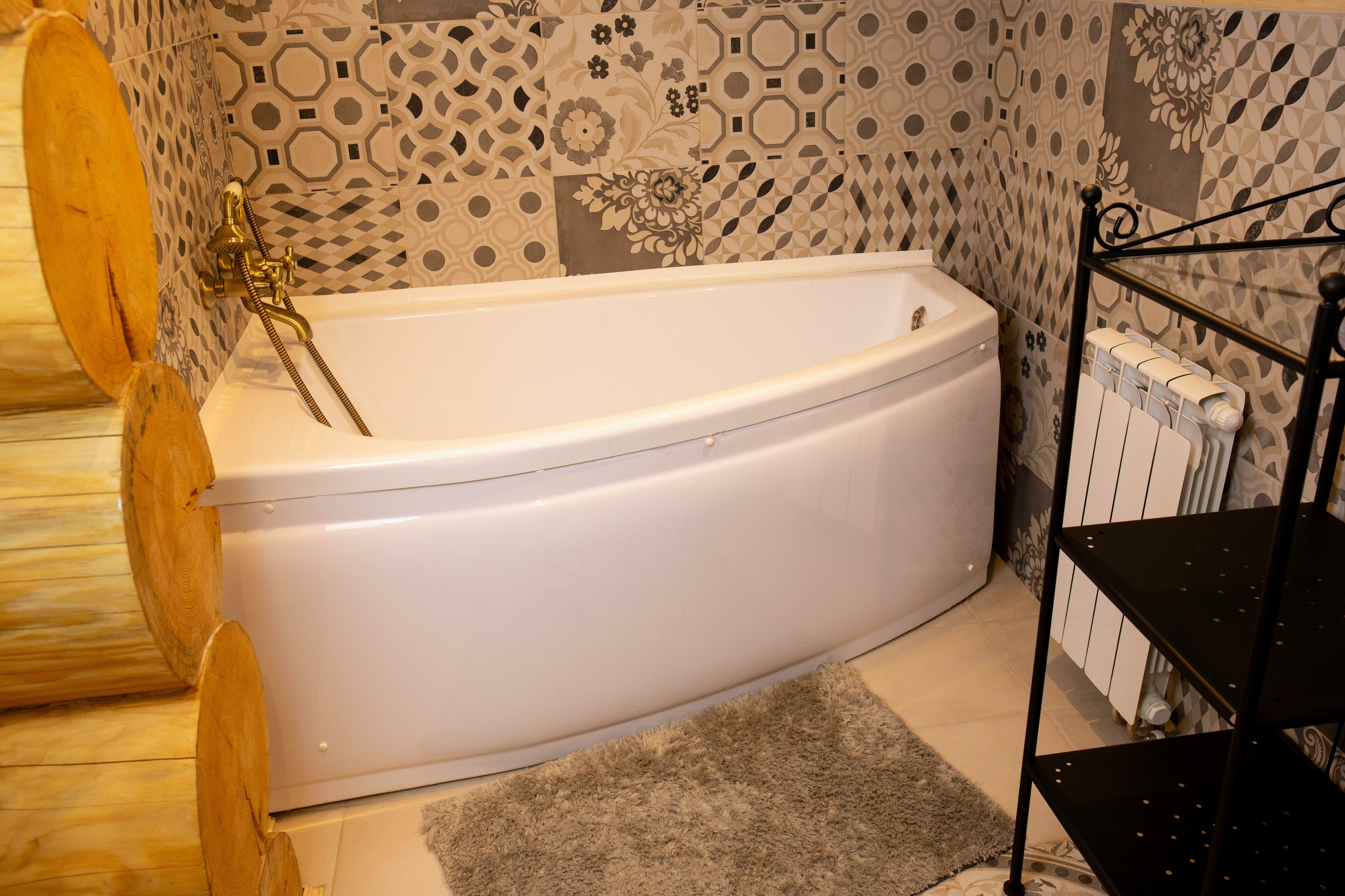 Двухэтажный терем "ЦВЕТЫ" в окружении леса