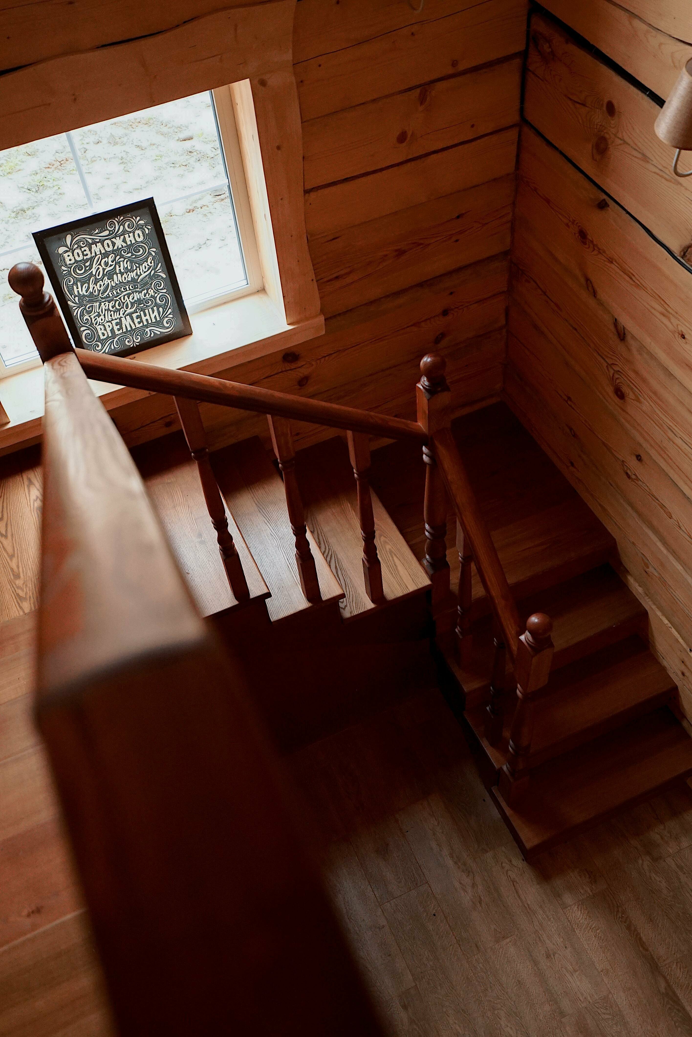 Двухэтажный терем "ЦВЕТЫ" в окружении леса