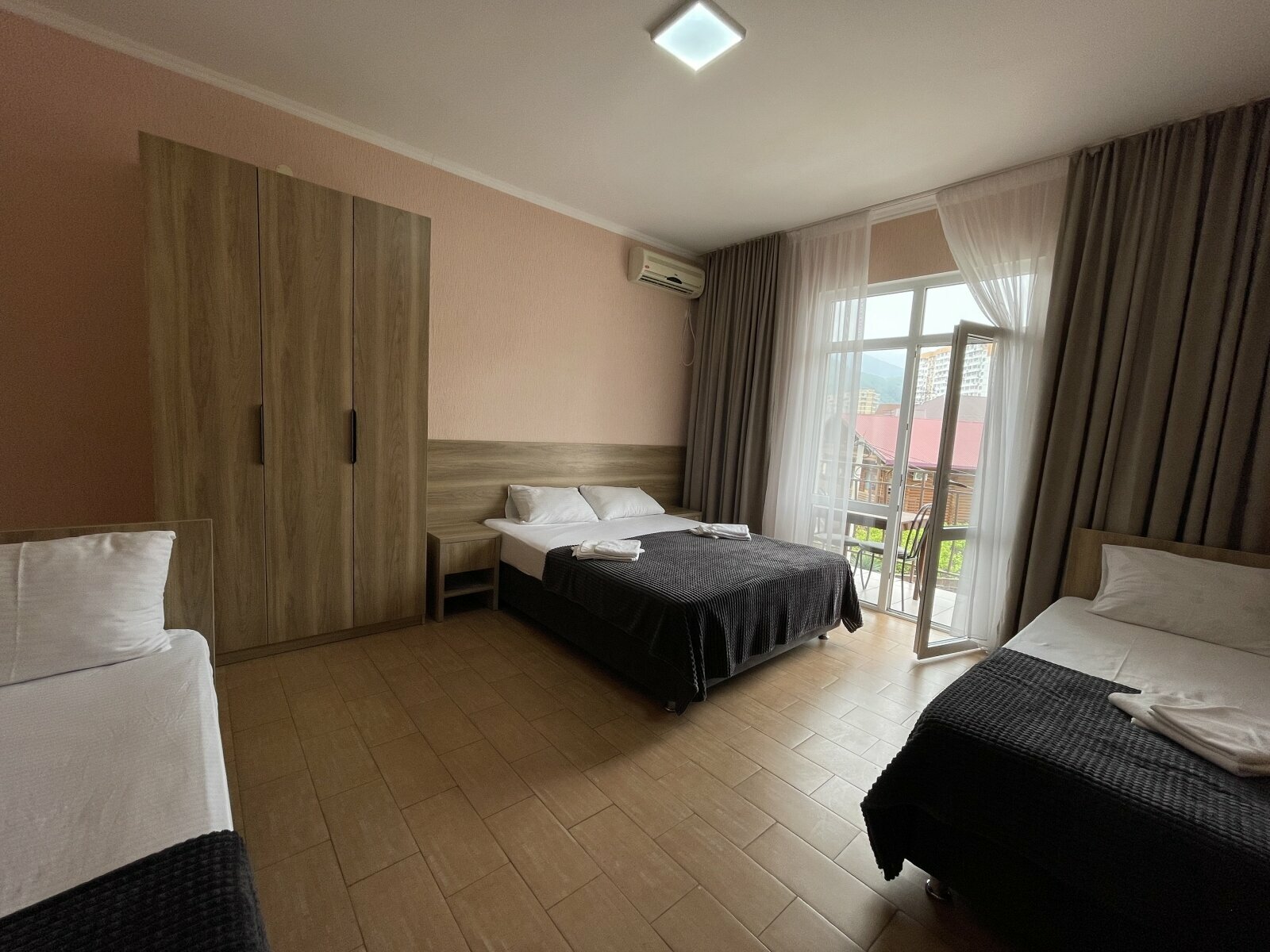 Четырехместный номер с балконом