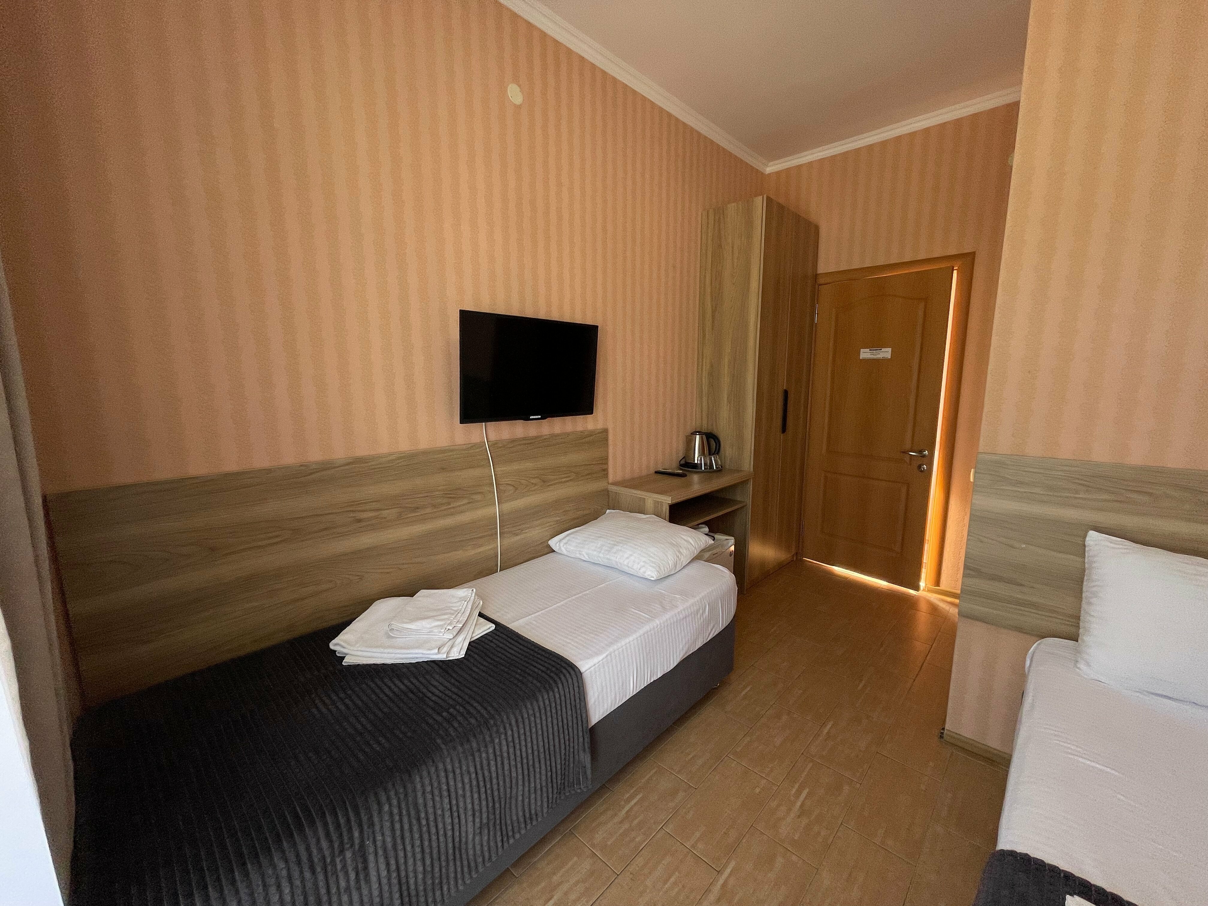 Трехместный номер с балконом