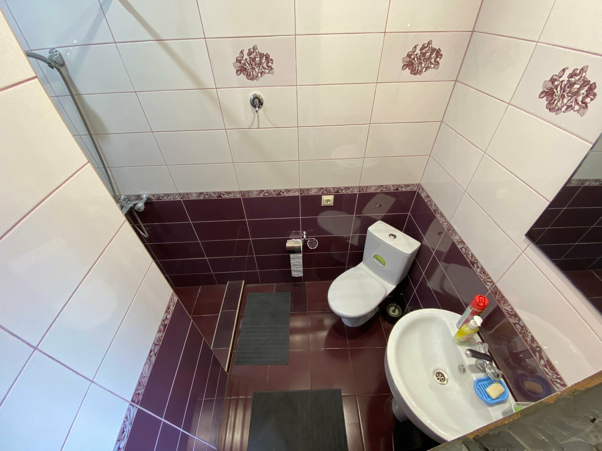 Четырехместный номер с ванной комнатой