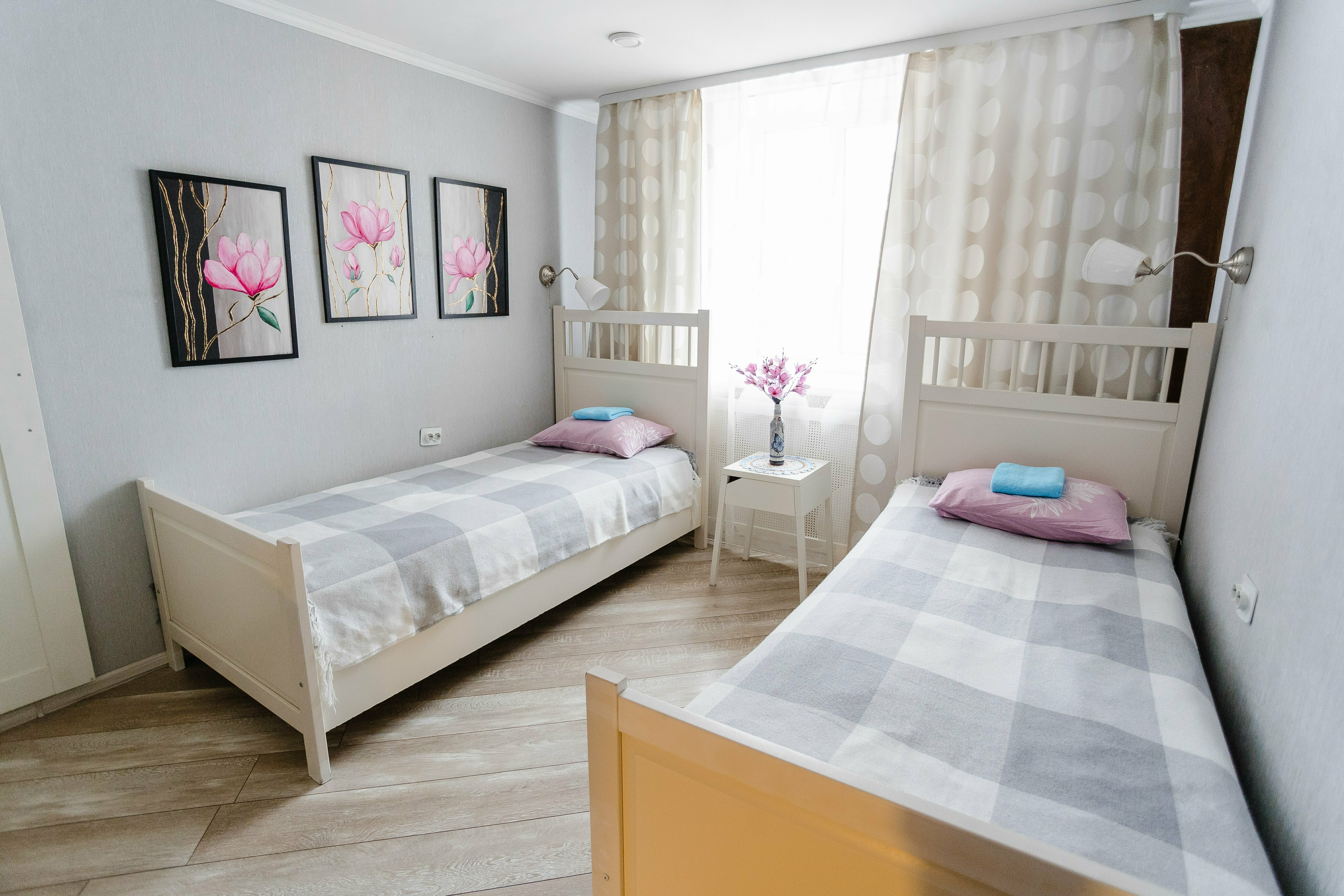 Двухместный номер с 2 отдельными кроватями и общей ванной комнатой