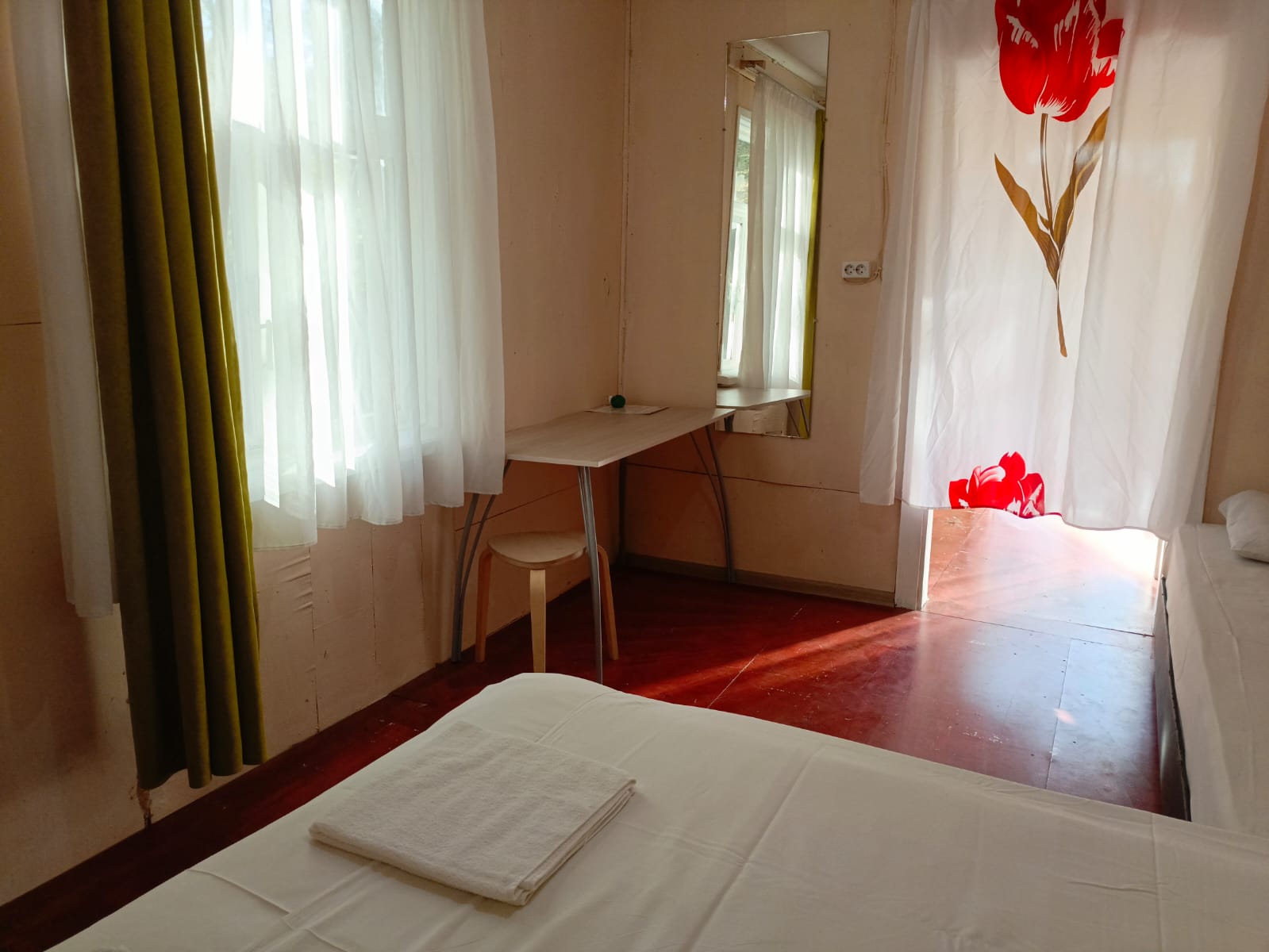 Бюджетный двухместный номер с 2 отдельными кроватями и туалетом