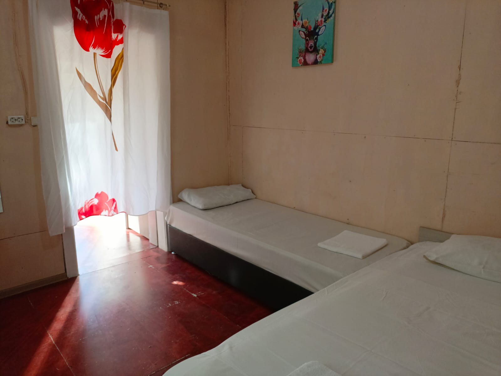 Бюджетный двухместный номер с 2 отдельными кроватями и туалетом