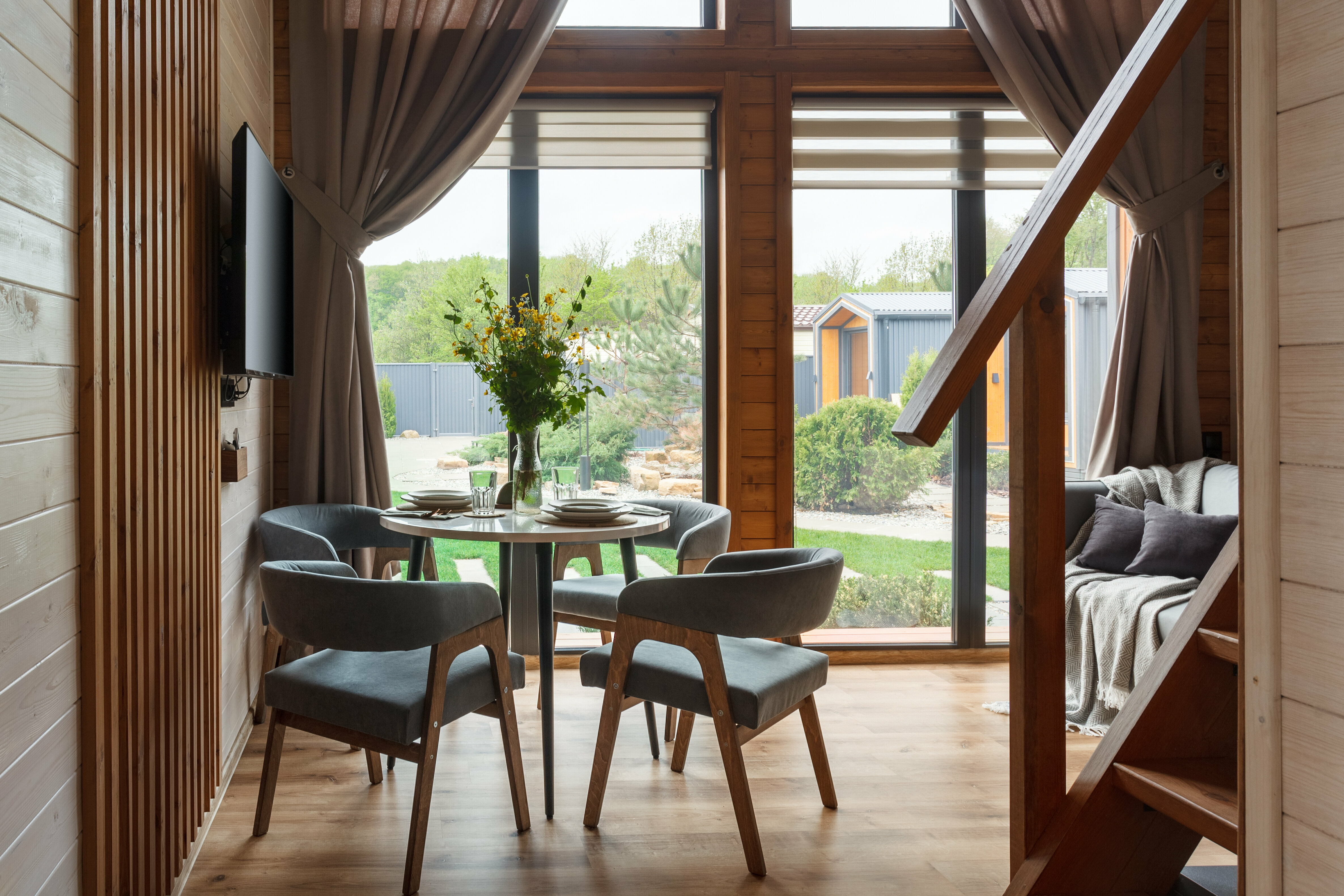 Номер-студия с кроватью размера "king-size" и диван-кроватью