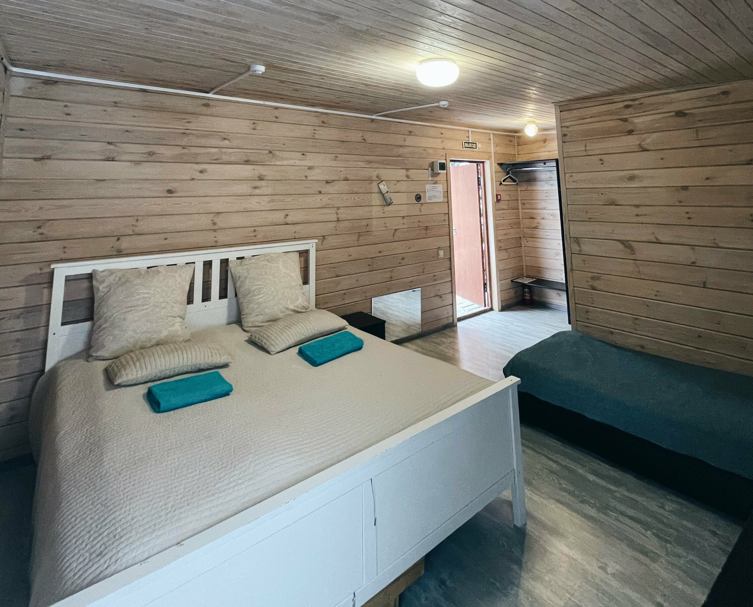 Трехместный номер «Комфорт» с душем