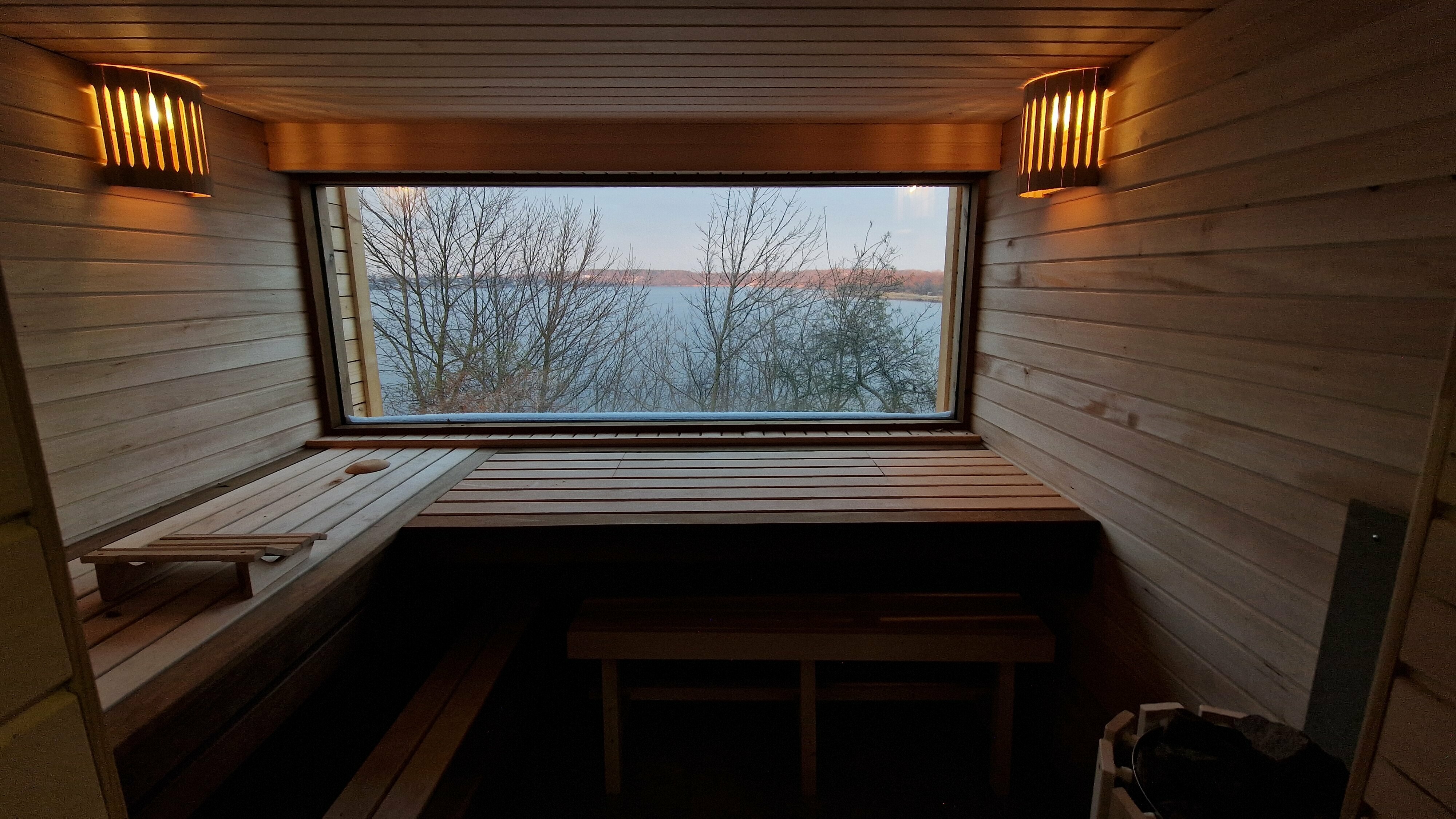 Коттедж "Маврикий" с сауной и видом на озеро